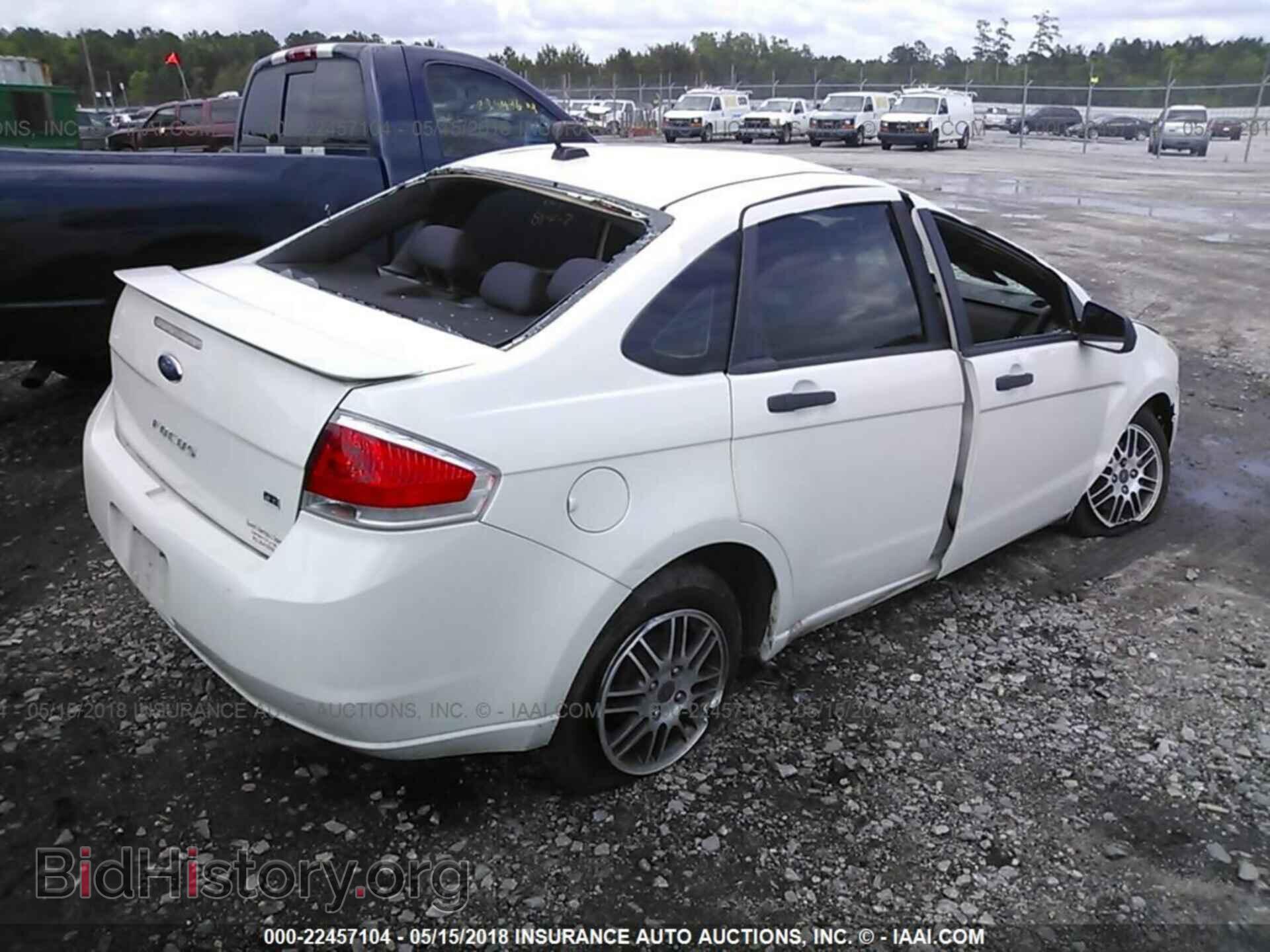 2011 Ford Focus - VIN: 1FAHP3FN2BW129155 - Photo 4