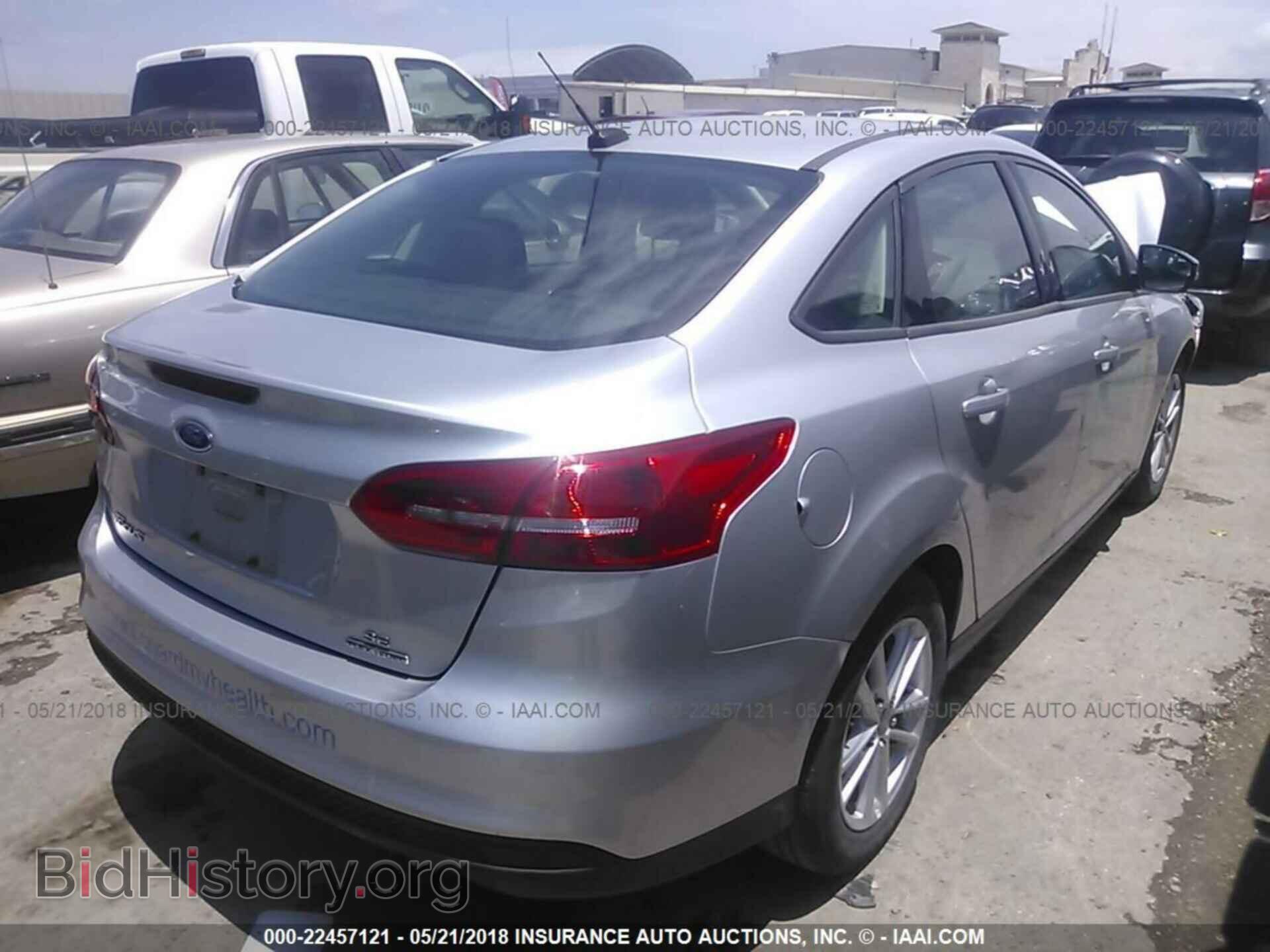 2016 Ford Focus - VIN: 1FADP3F27GL277394 - Photo 4