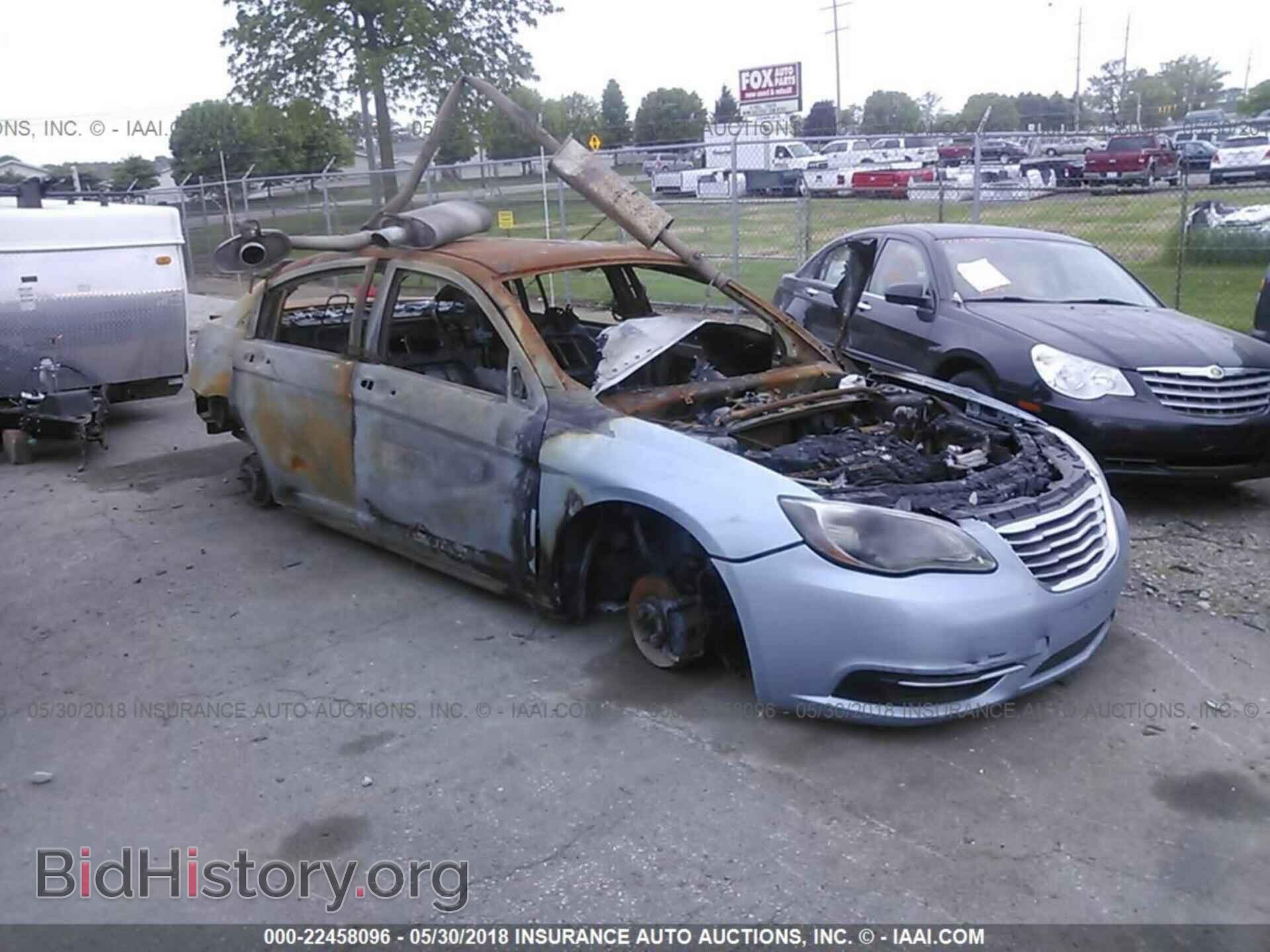 Photo 1C3CCBAB9EN141423 - Chrysler 200 2014
