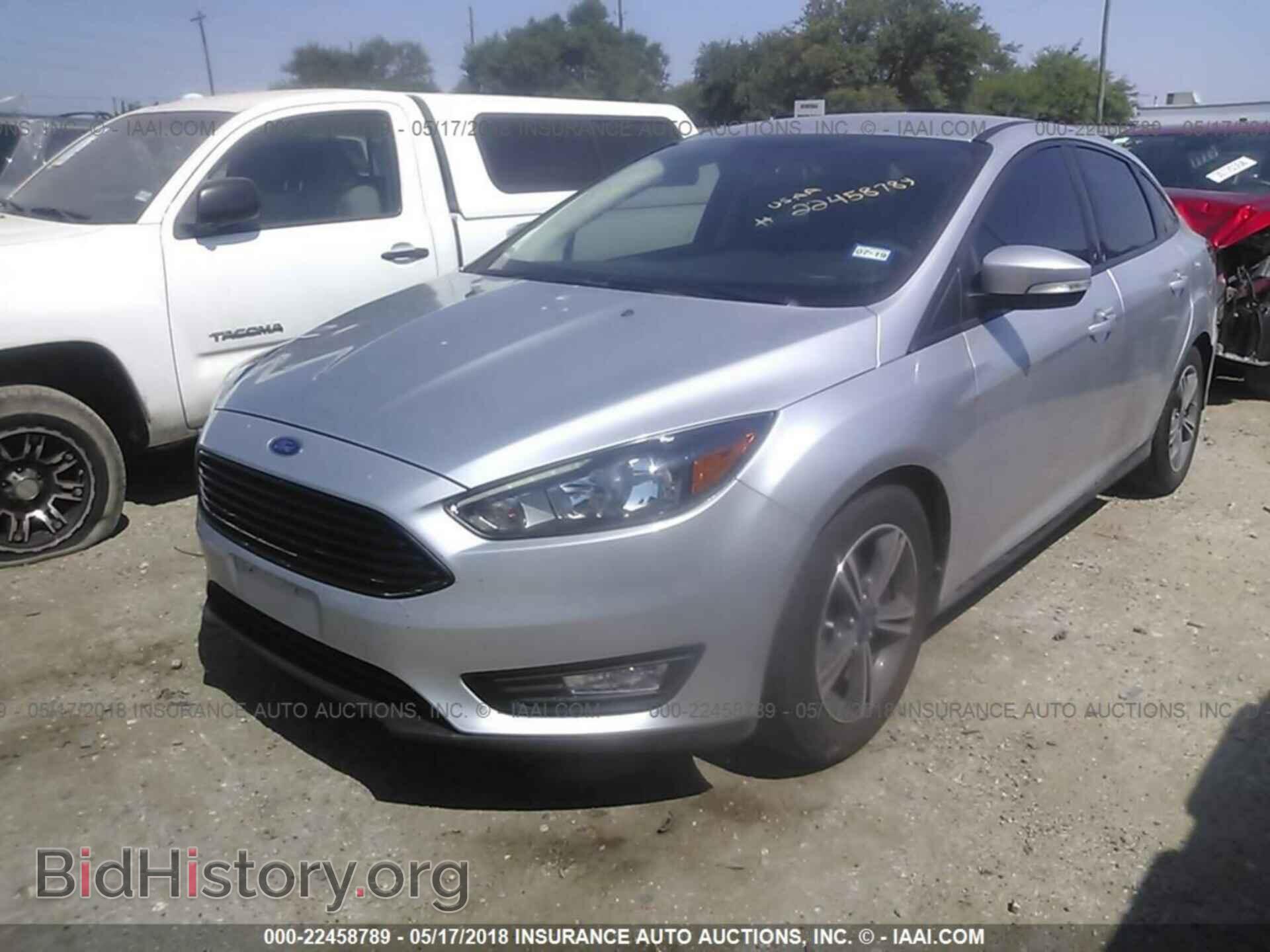 2017 Ford Focus - VIN: 1FADP3FE0HL307623 - Фото 2