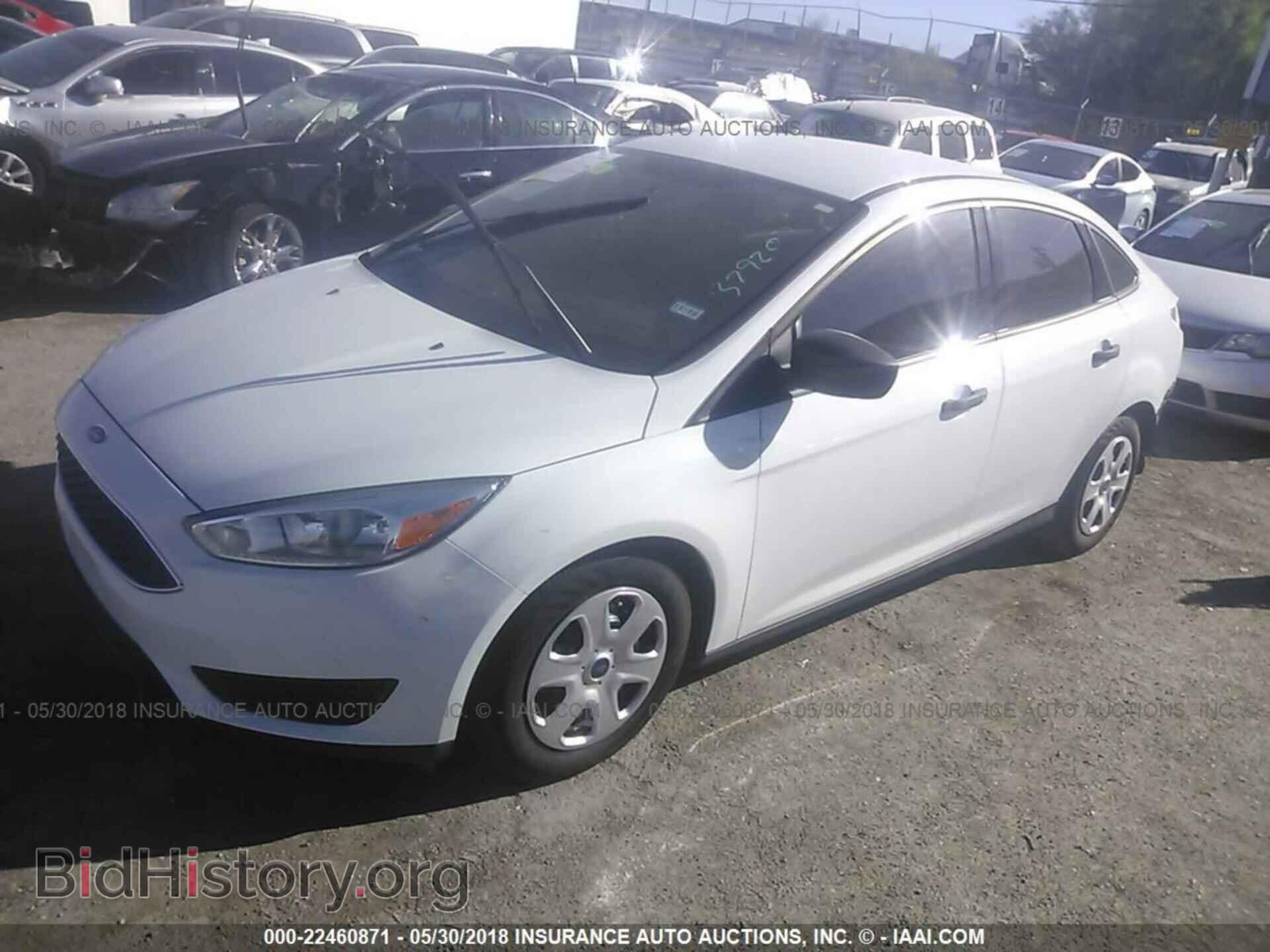 2016 Ford Focus - VIN: 1FADP3E28GL379207 - Photo 2
