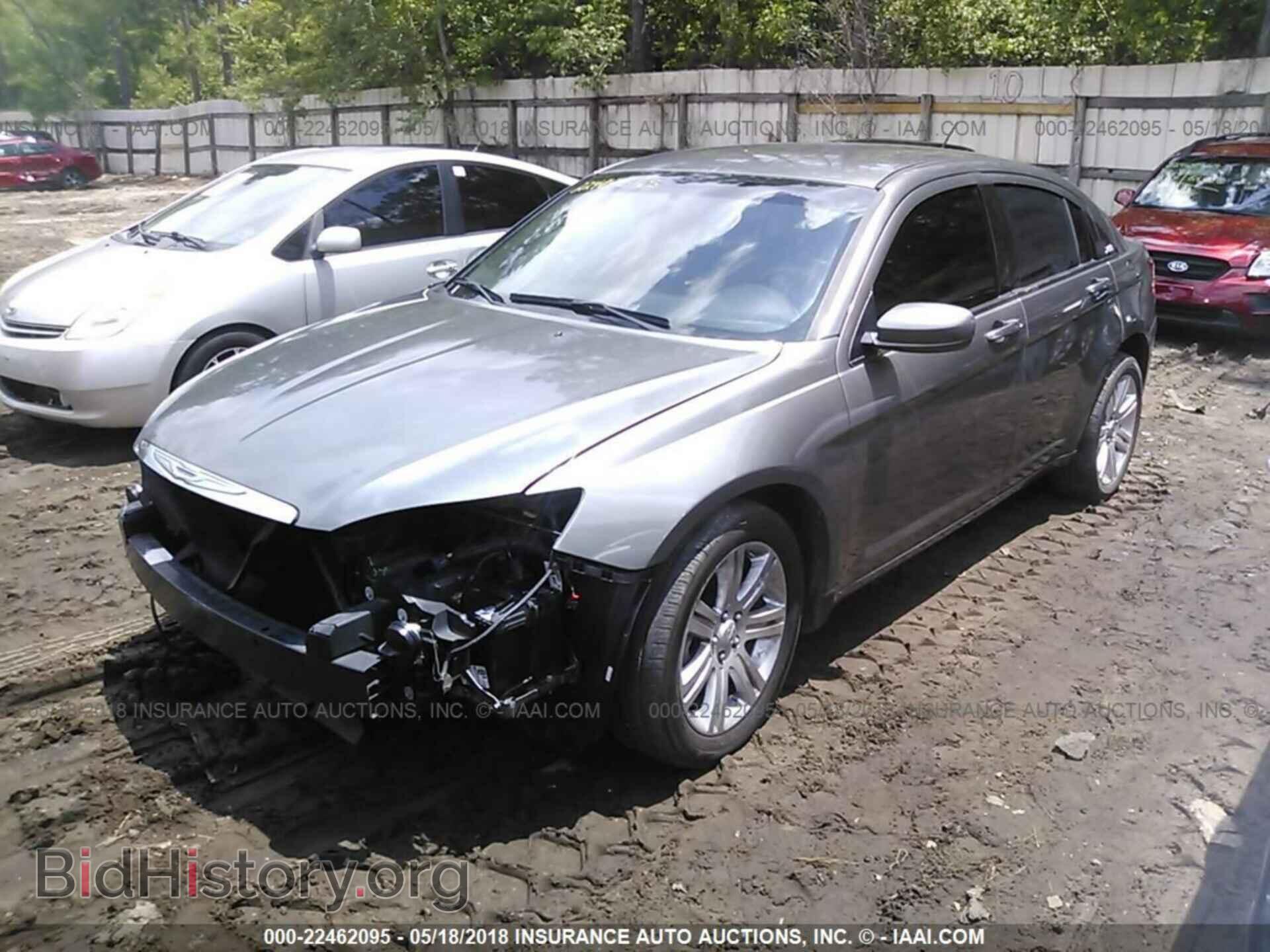 2013 Chrysler 200 - VIN: 1C3CCBAB5DN639942 - Photo 2