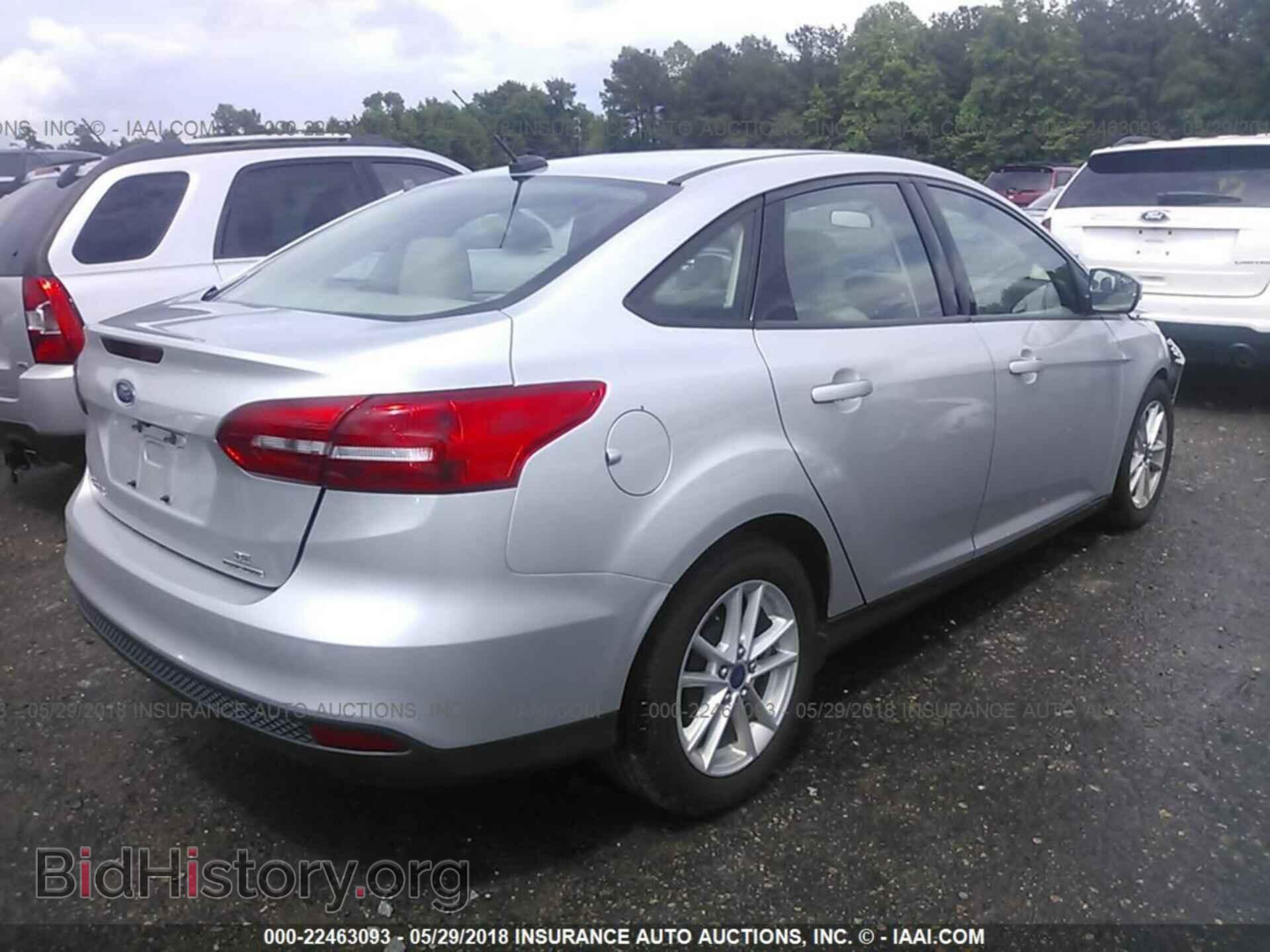 2015 Ford Focus - VIN: 1FADP3F24FL276962 - Photo 4