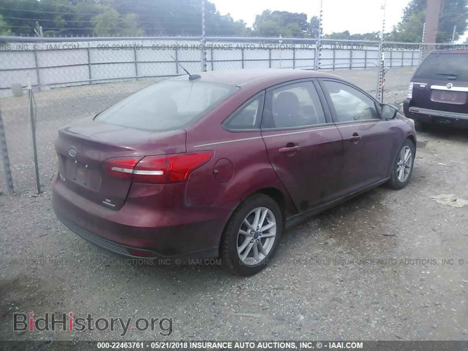 2015 Ford Focus - VIN: 1FADP3F22FL233947 - Photo 4