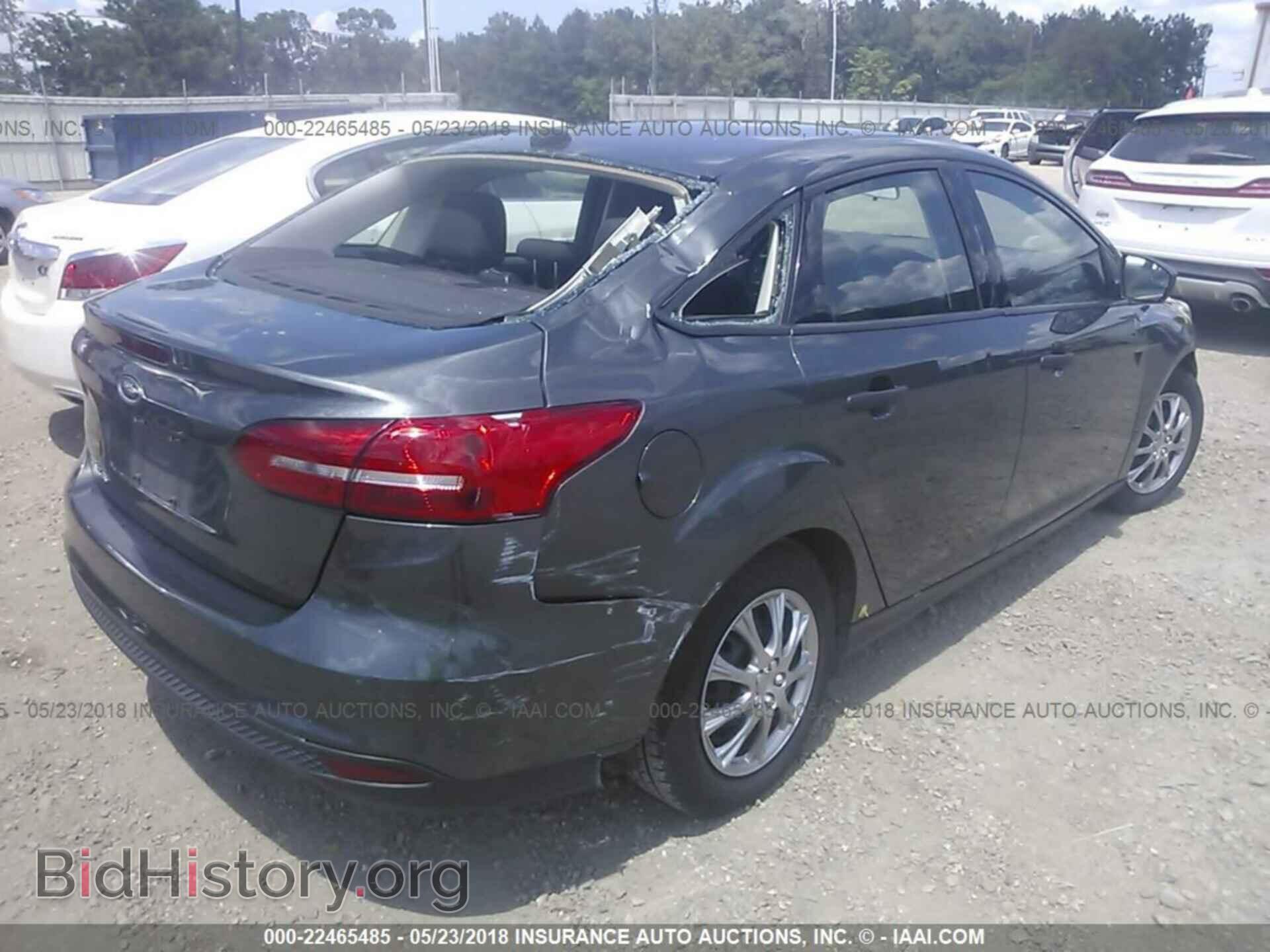 2017 Ford Focus - VIN: 1FADP3E20HL241209 - Photo 4
