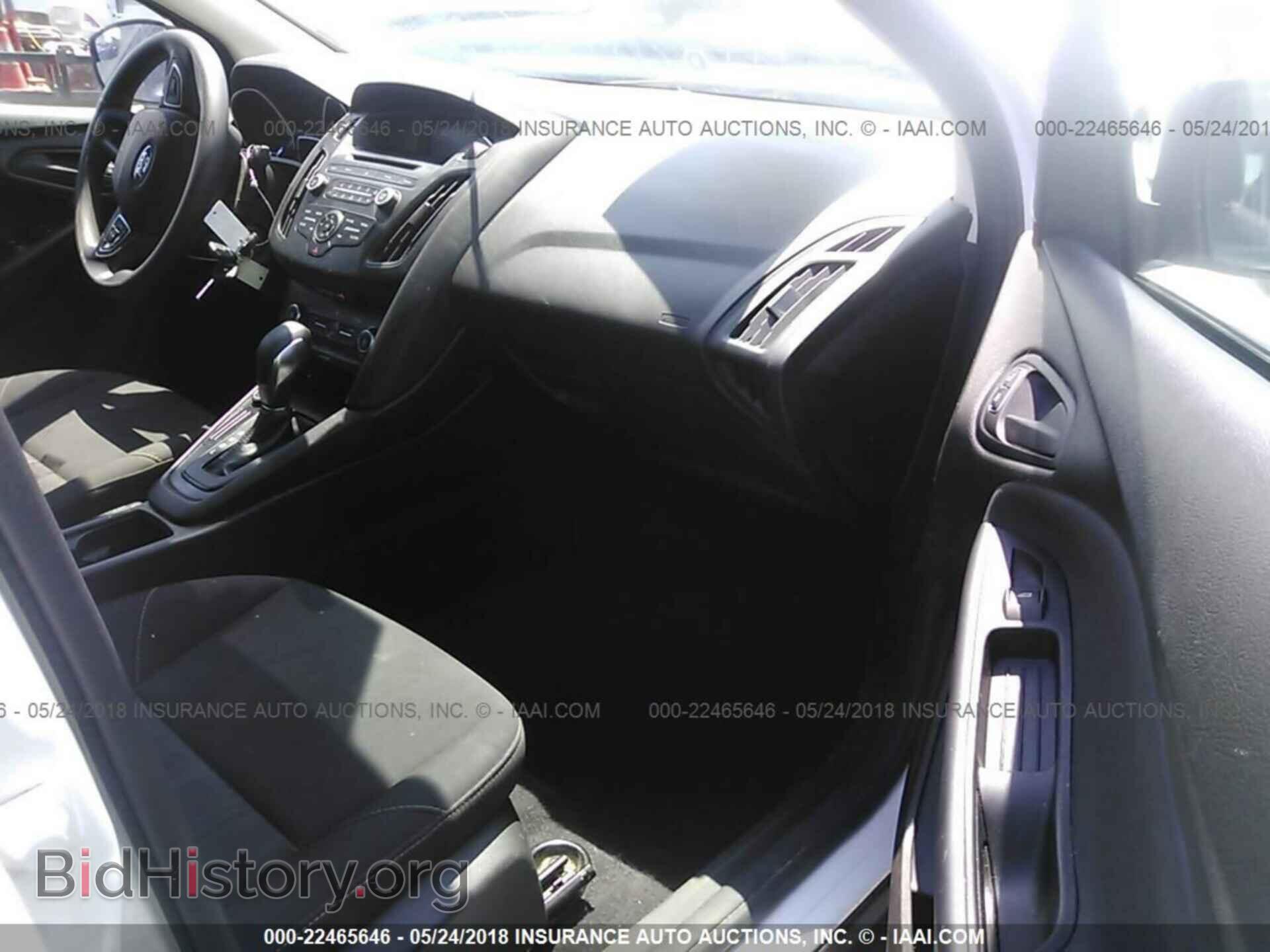 2016 Ford Focus - VIN: 1FADP3E25GL355933 - Photo 4