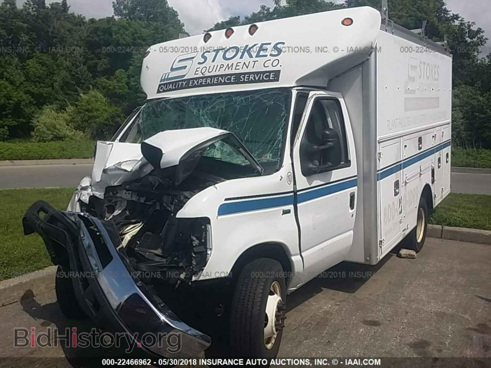 2013 Ford Econoline - VIN: 1FDWE3FL7DDA92832 - Фото 2