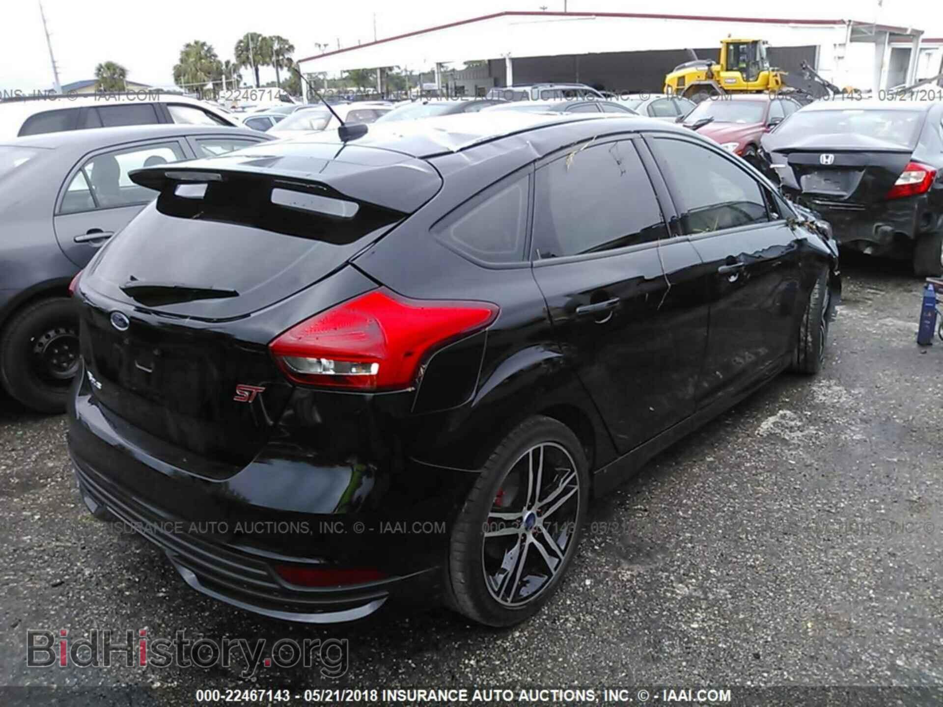 2017 Ford Focus - VIN: 1FADP3L94HL333892 - Photo 4