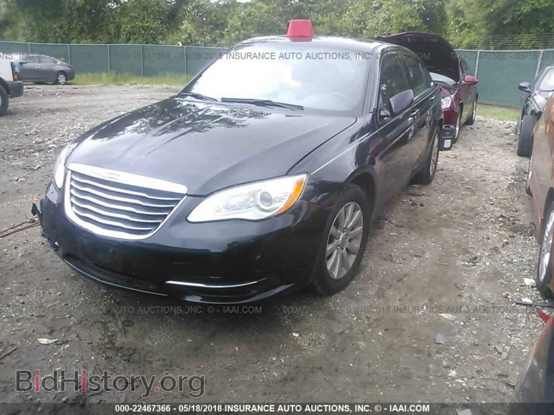 2013 Chrysler 200 - VIN: 1C3CCBBB1DN570343 - Фото 2
