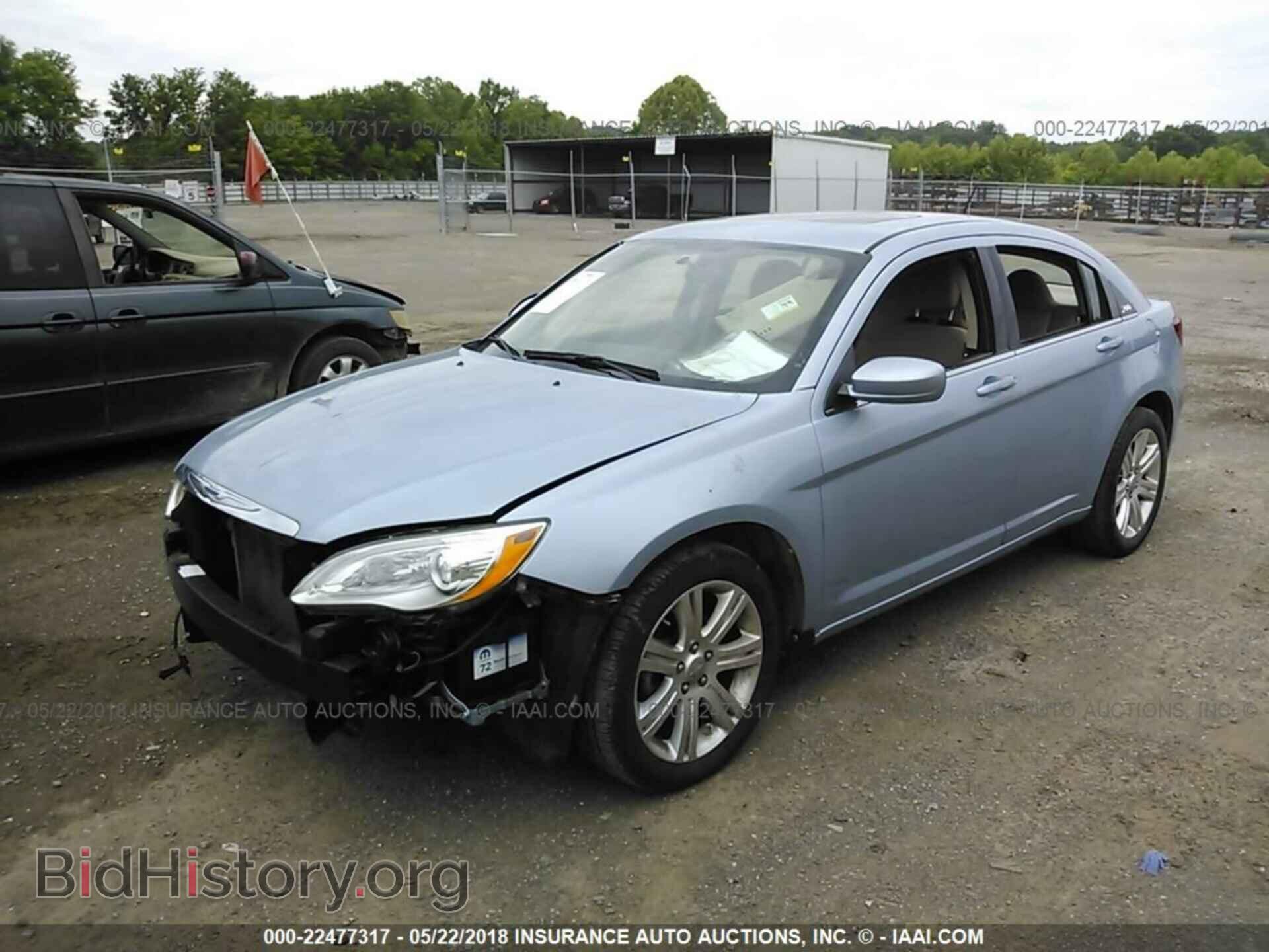 2013 Chrysler 200 - VIN: 1C3CCBBB3DN514212 - Фото 2