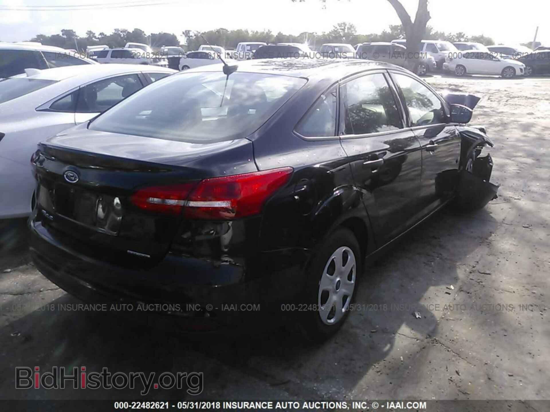 2016 Ford Focus - VIN: 1FADP3E23GL393645 - Photo 4