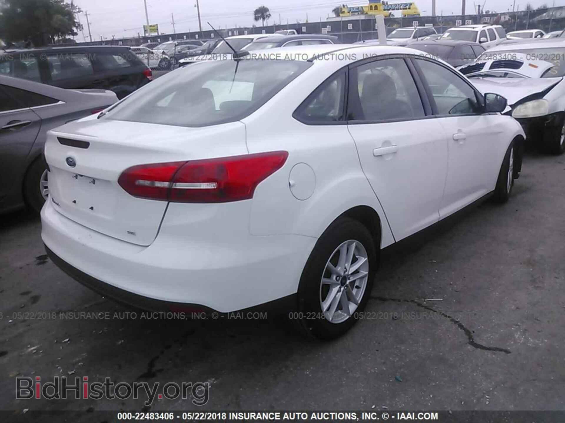 2017 Ford Focus - VIN: 1FADP3F26HL217656 - Photo 4