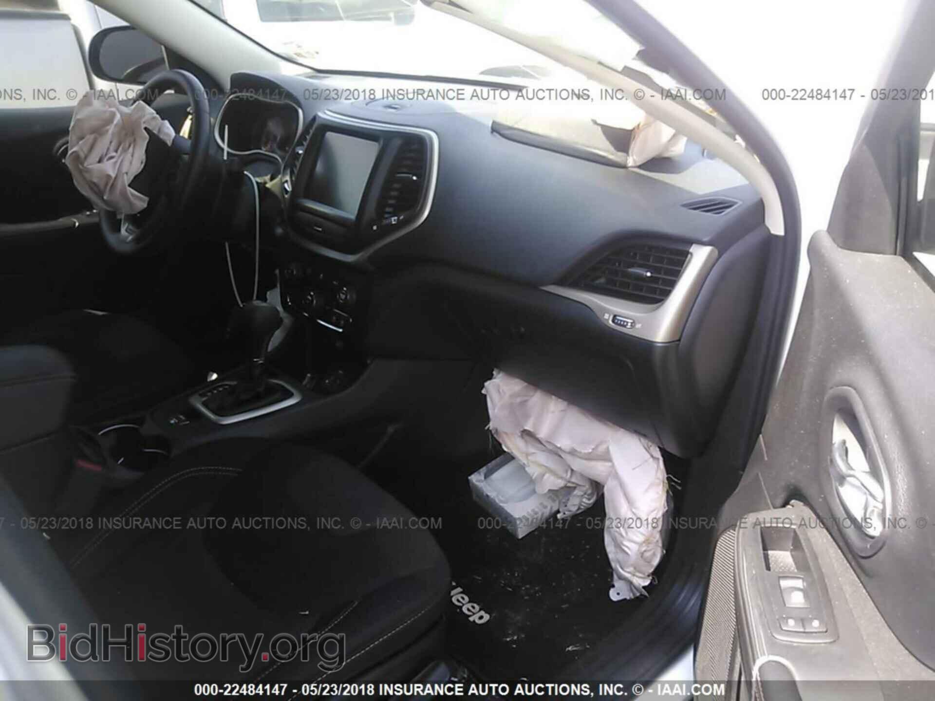 2017 Jeep Cherokee - VIN: 1C4PJLCB2HW502785 - Photo 5