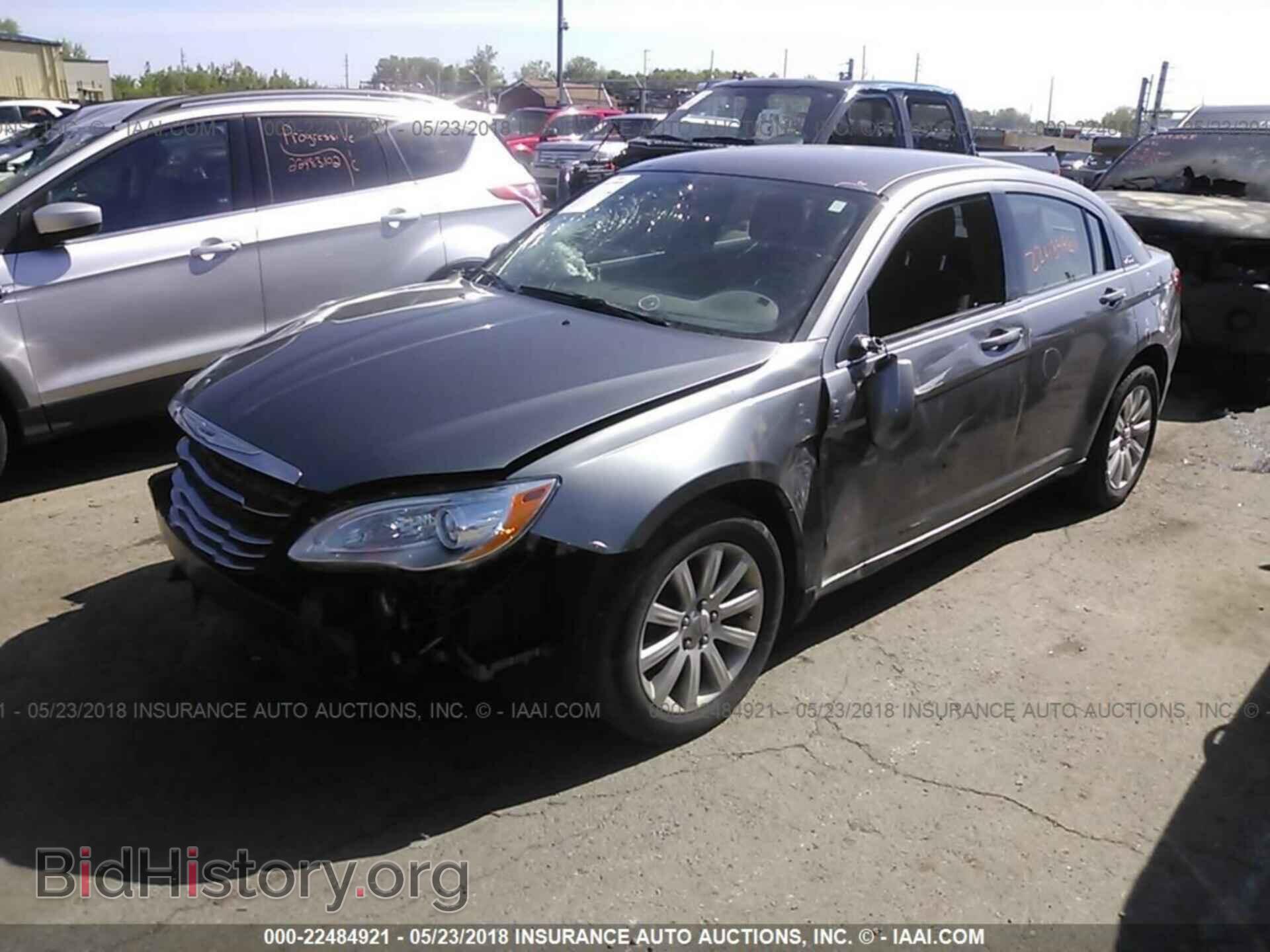 2013 Chrysler 200 - VIN: 1C3CCBBB2DN701554 - Фото 2