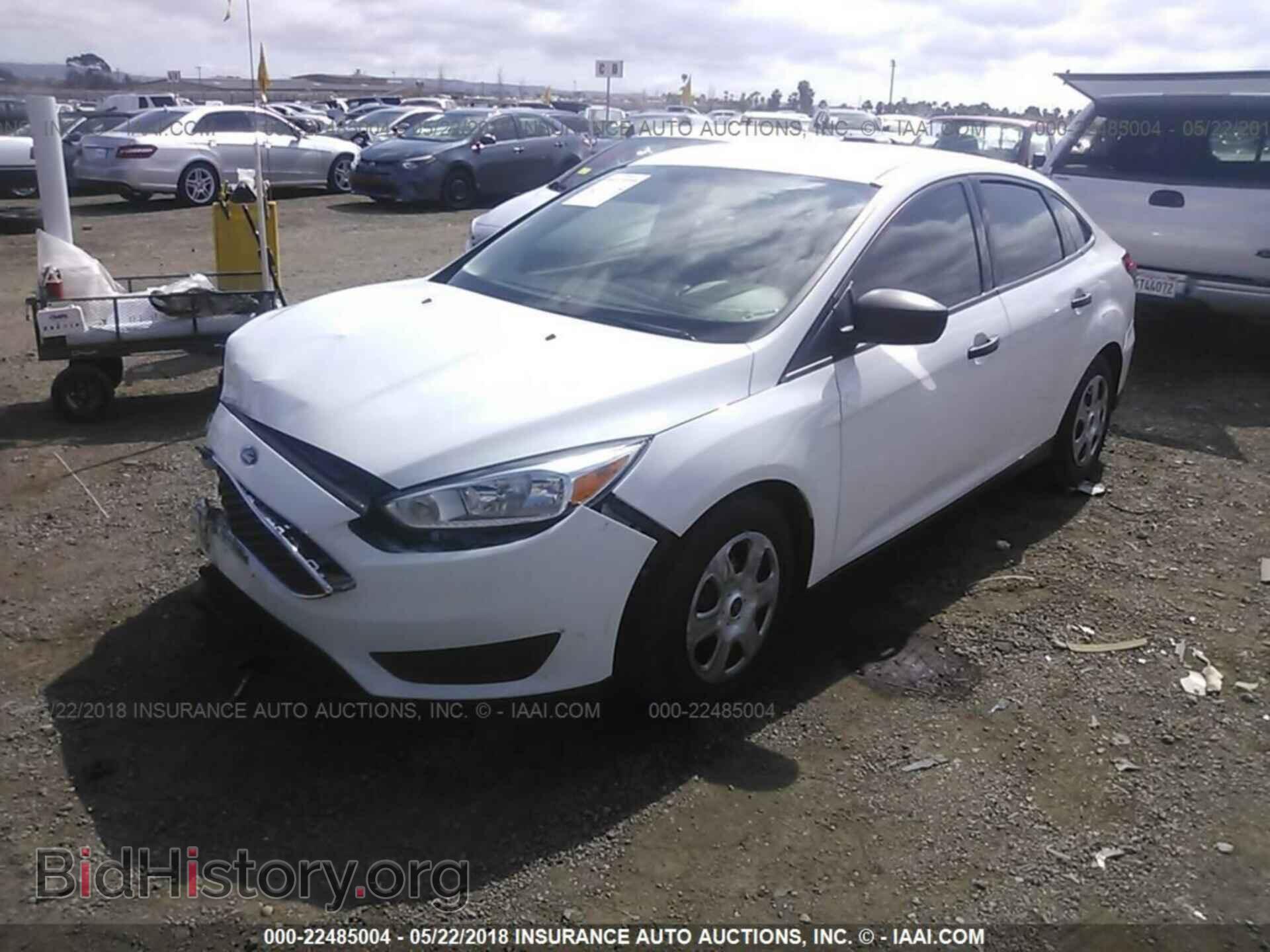 2017 Ford Focus - VIN: 1FADP3E29HL211125 - Photo 2