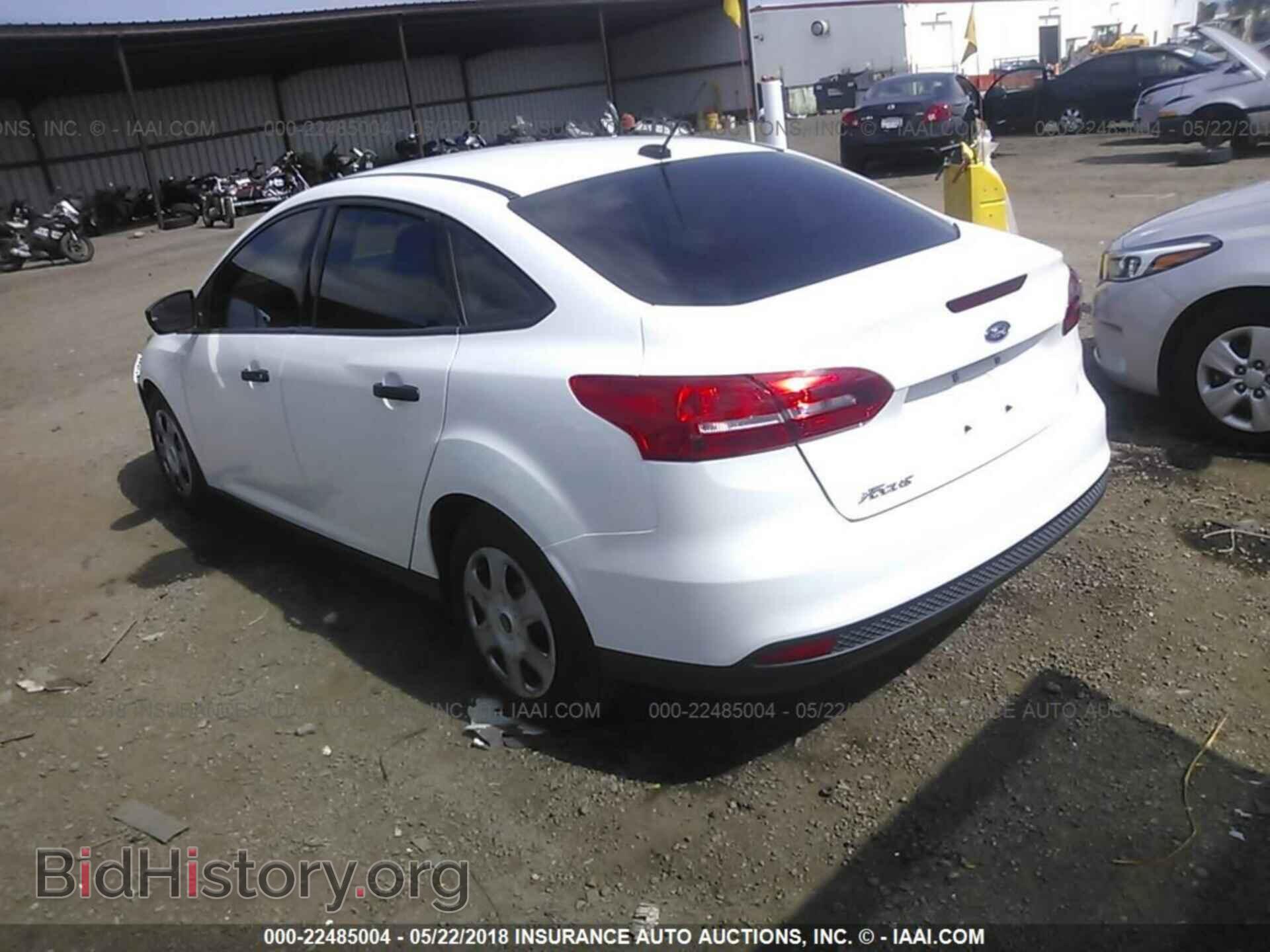 2017 Ford Focus - VIN: 1FADP3E29HL211125 - Photo 3
