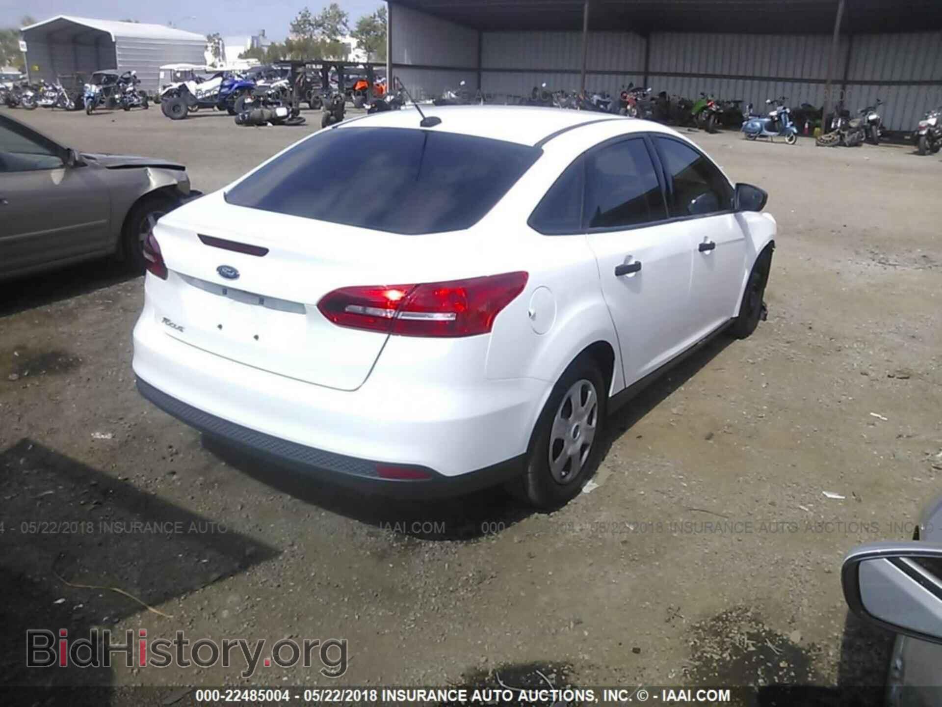 2017 Ford Focus - VIN: 1FADP3E29HL211125 - Photo 4