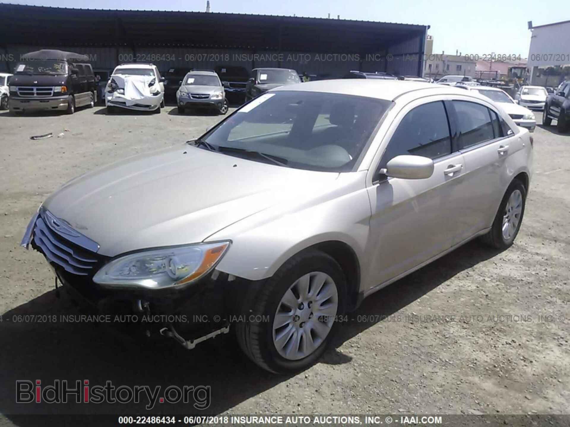 2013 Chrysler 200 - VIN: 1C3CCBAB0DN734604 - Photo 2