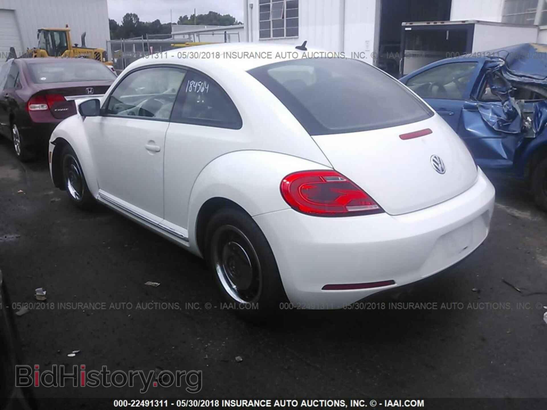 2012 Volkswagen Beetle - VIN: 3VWJX7AT2CM657107 - Фото 3