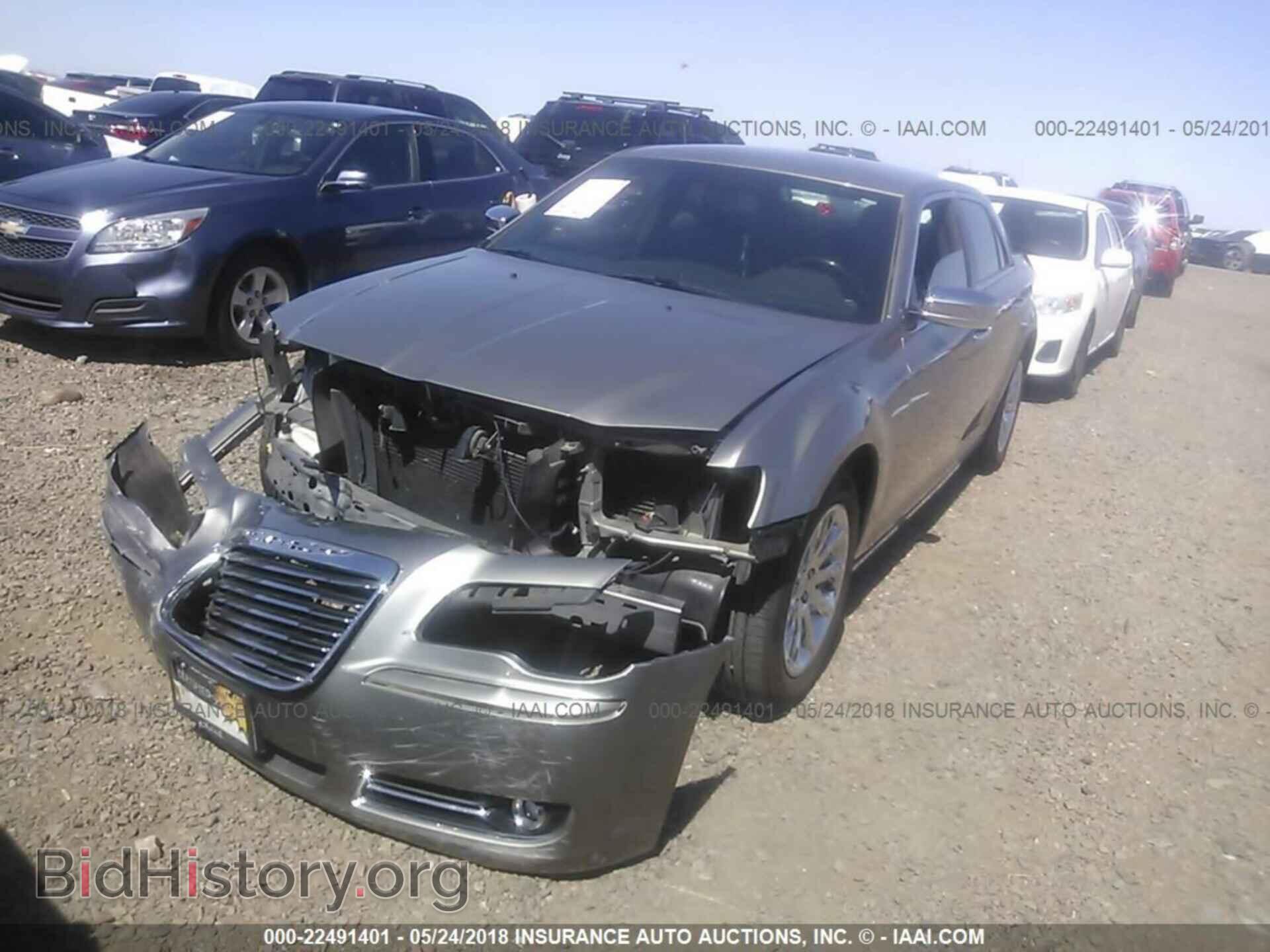 2014 Chrysler 300c - VIN: 2C3CCAEG4EH235458 - Фото 2