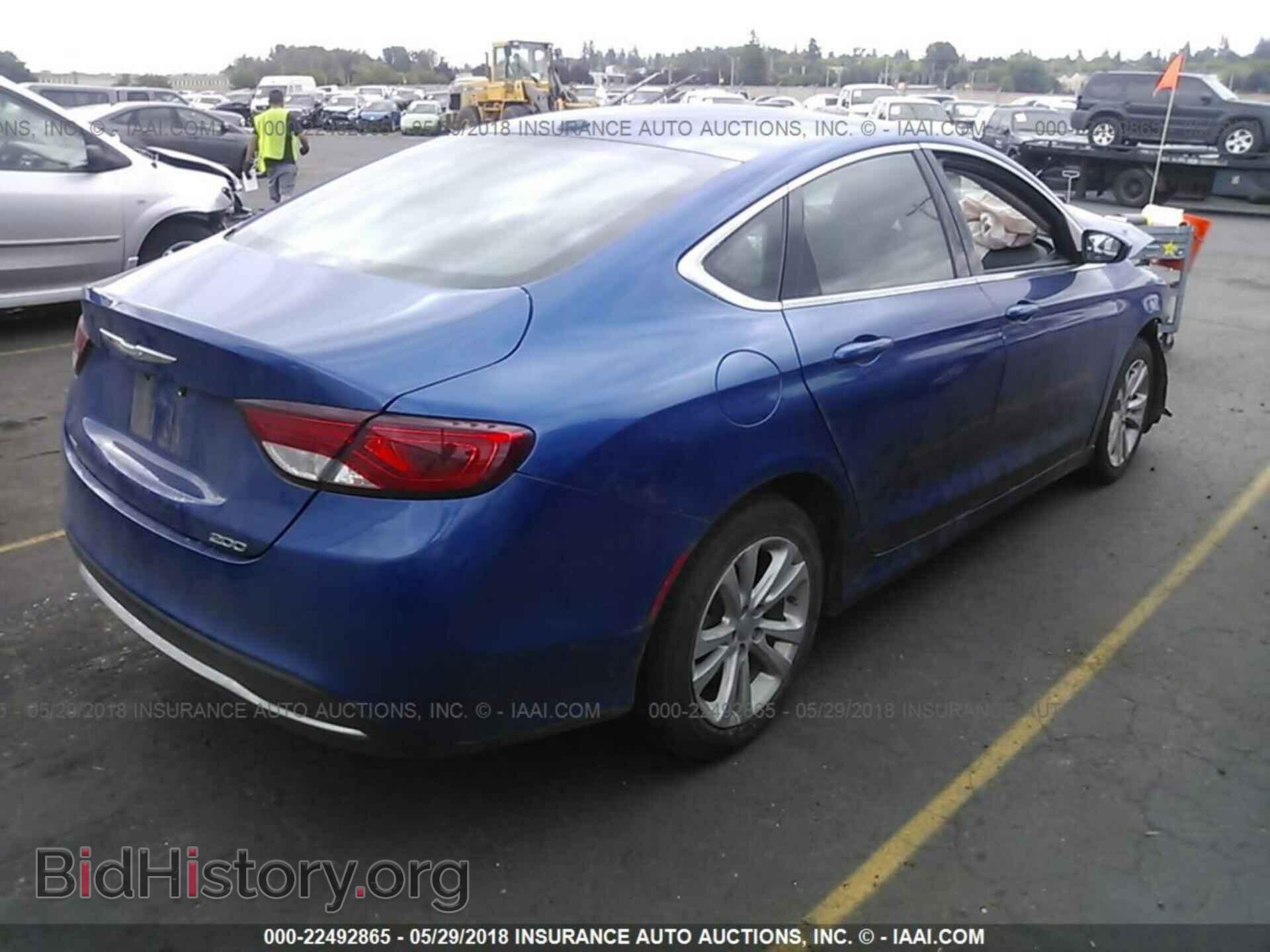 2015 Chrysler 200 - VIN: 1C3CCCAB2FN639471 - Photo 4