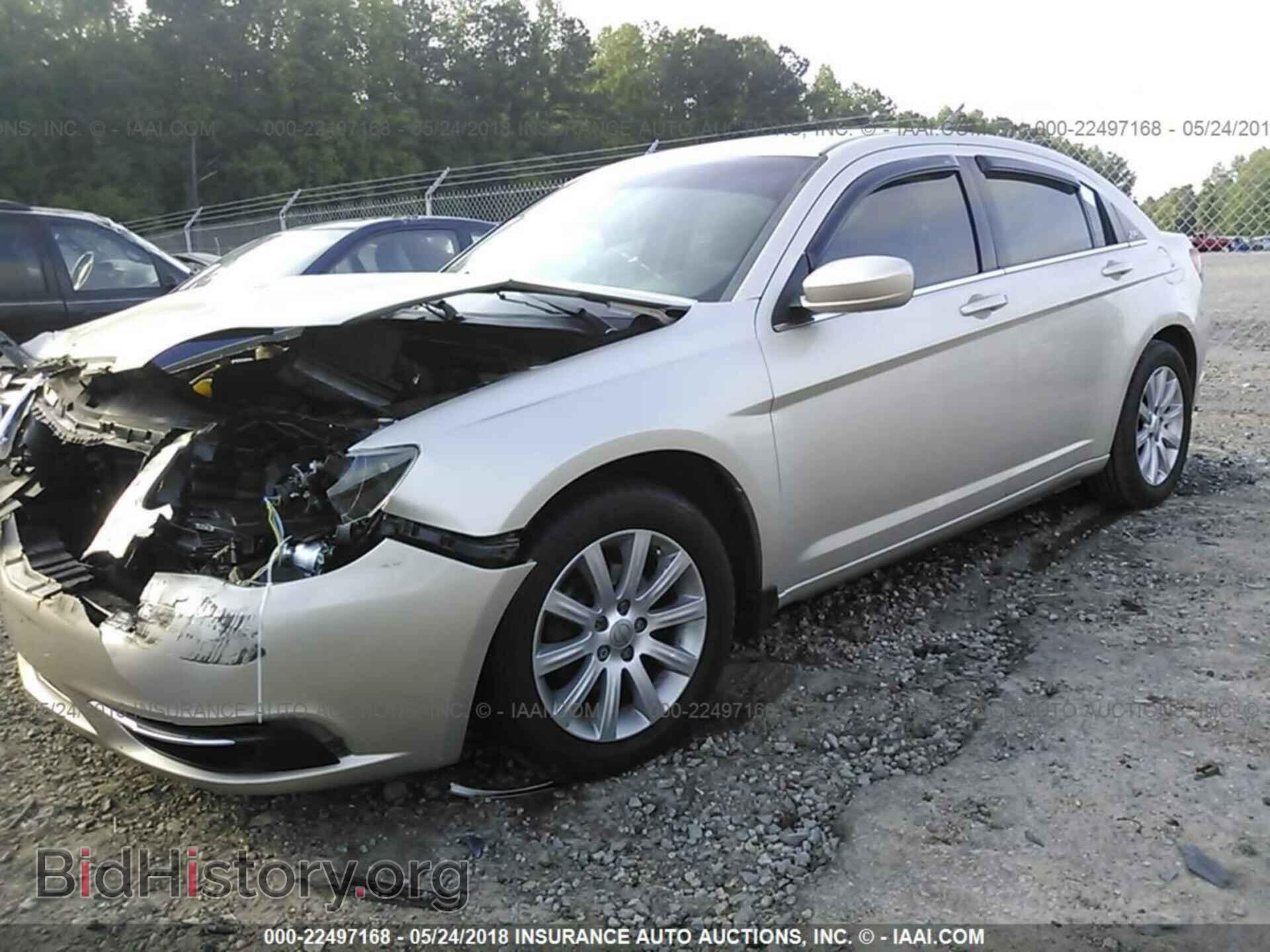 2013 Chrysler 200 - VIN: 1C3CCBBG0DN703265 - Фото 2