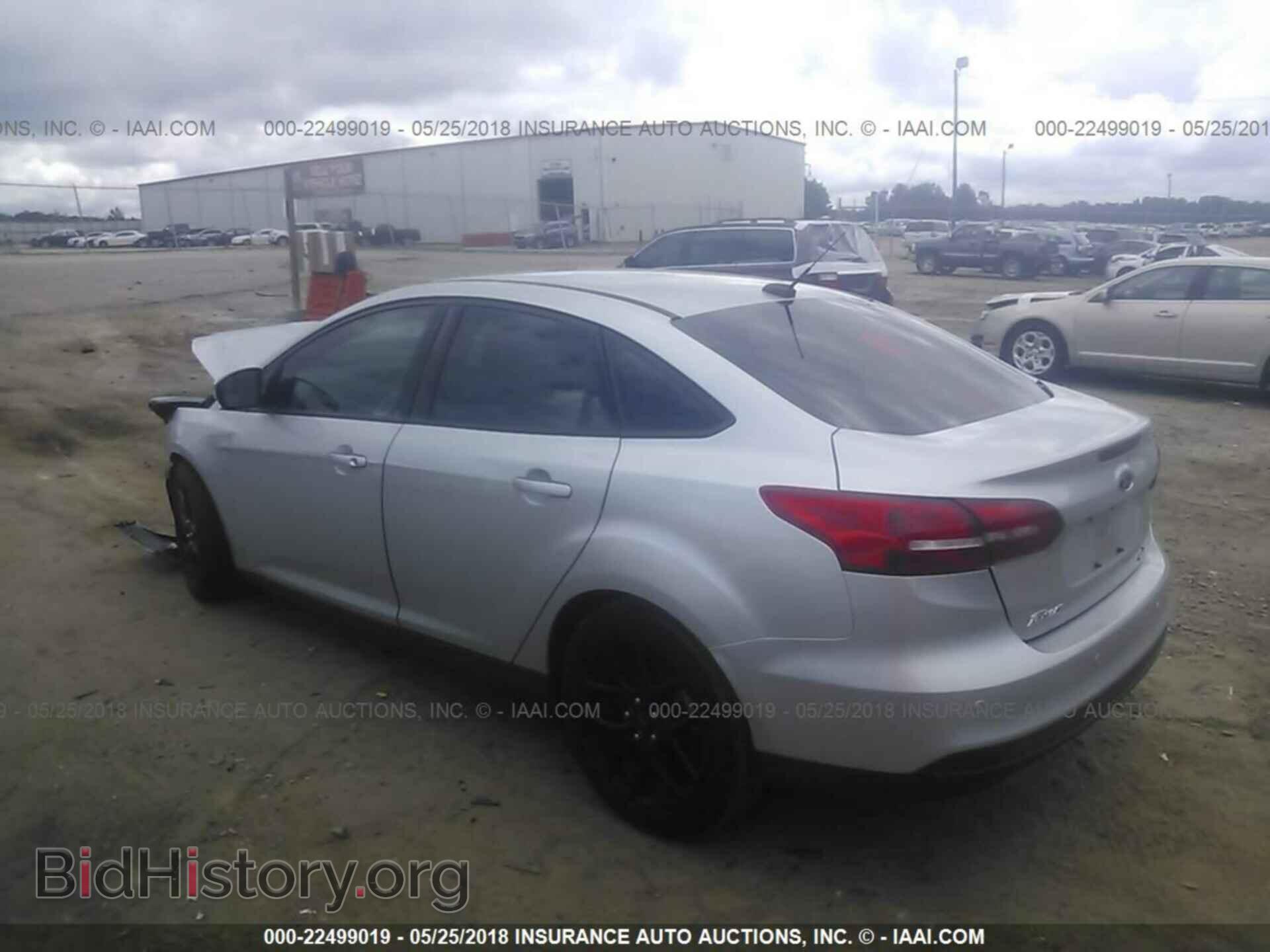 2016 Ford Focus - VIN: 1FADP3F25GL235385 - Photo 3