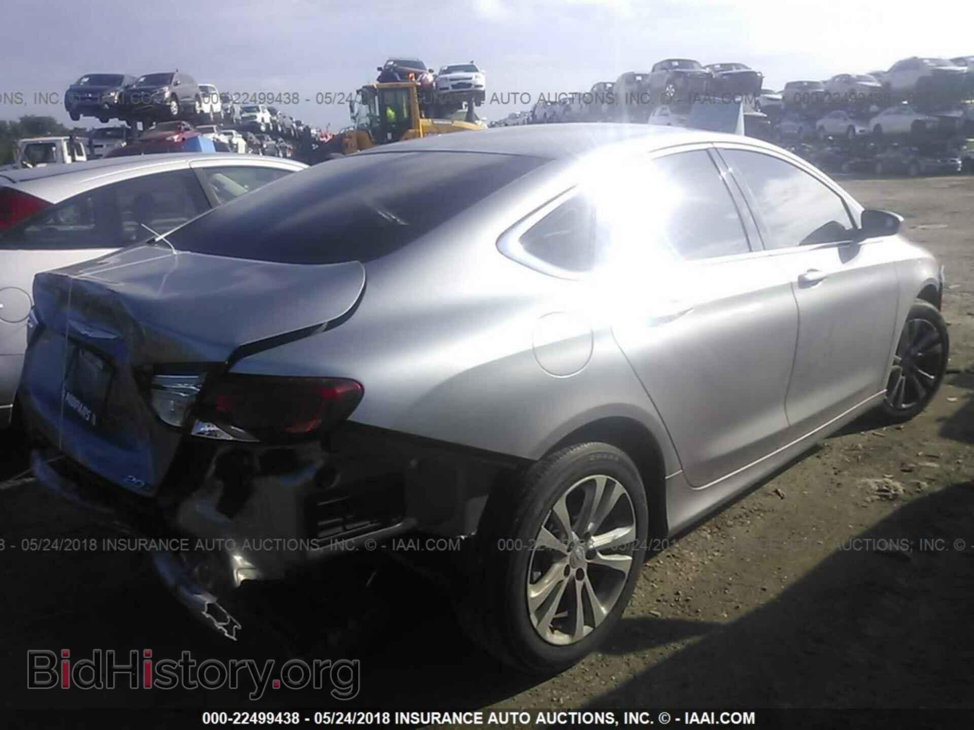 2015 Chrysler 200 - VIN: 1C3CCCAB2FN649370 - Photo 4
