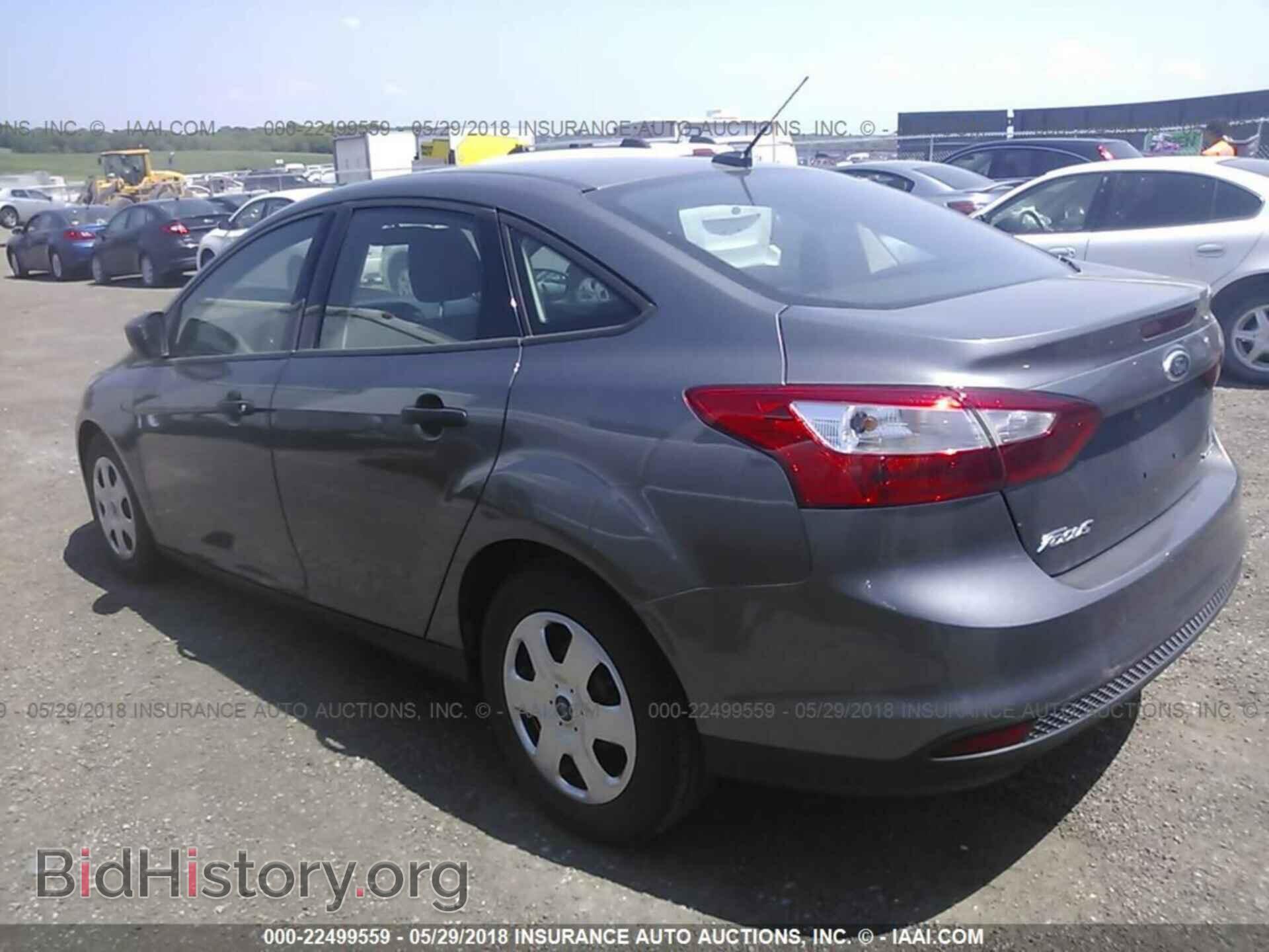 2012 Ford Focus - VIN: 1FAHP3E24CL450463 - Photo 3