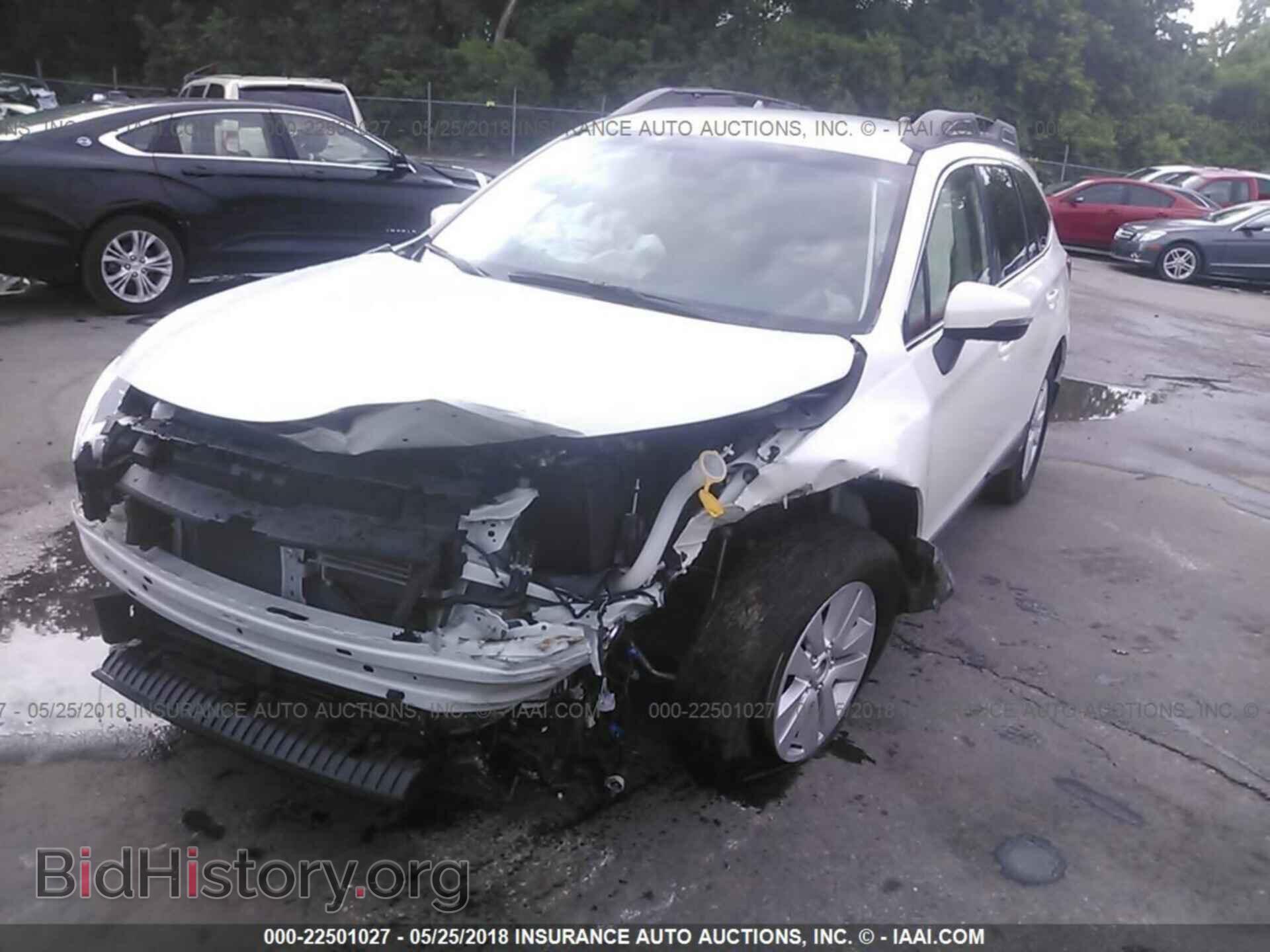 2018 Subaru Outback - VIN: 4S4BSAFC4J3207268 - Фото 2
