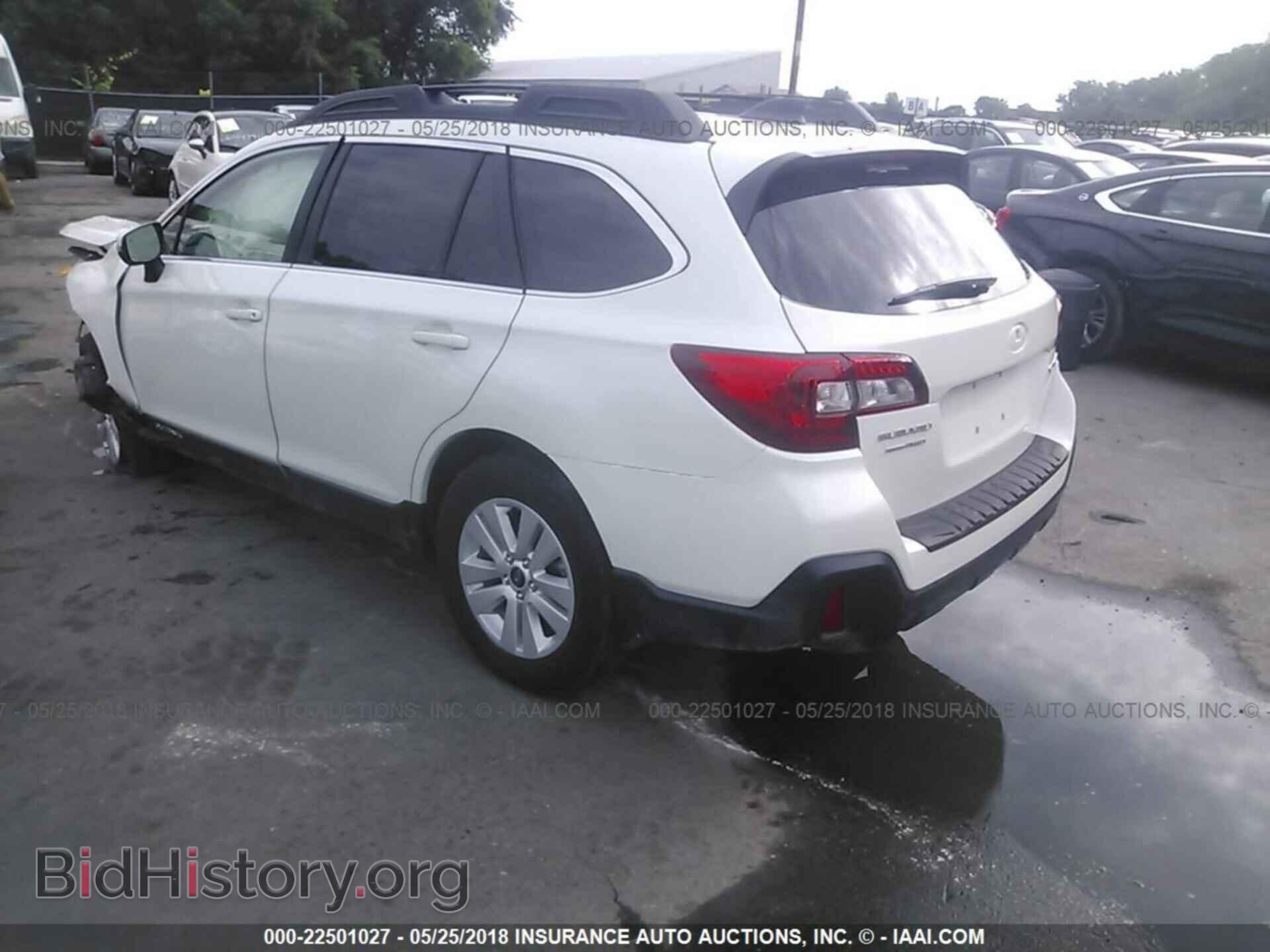 2018 Subaru Outback - VIN: 4S4BSAFC4J3207268 - Фото 3