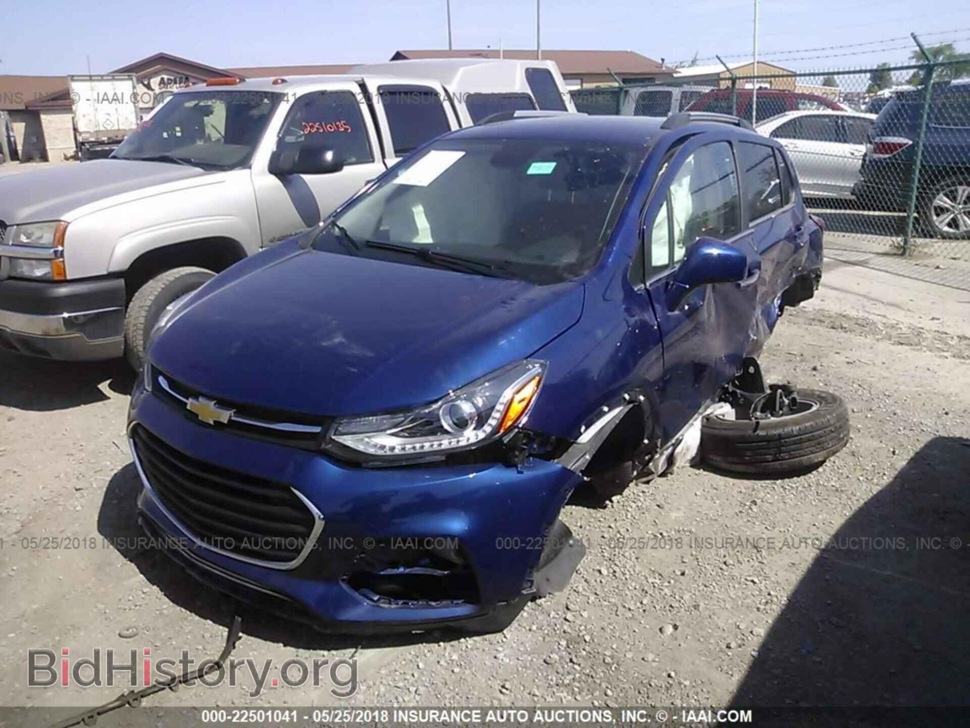 2017 Chevrolet Trax - VIN: 3GNCJLSB4HL206504 - Photo 2