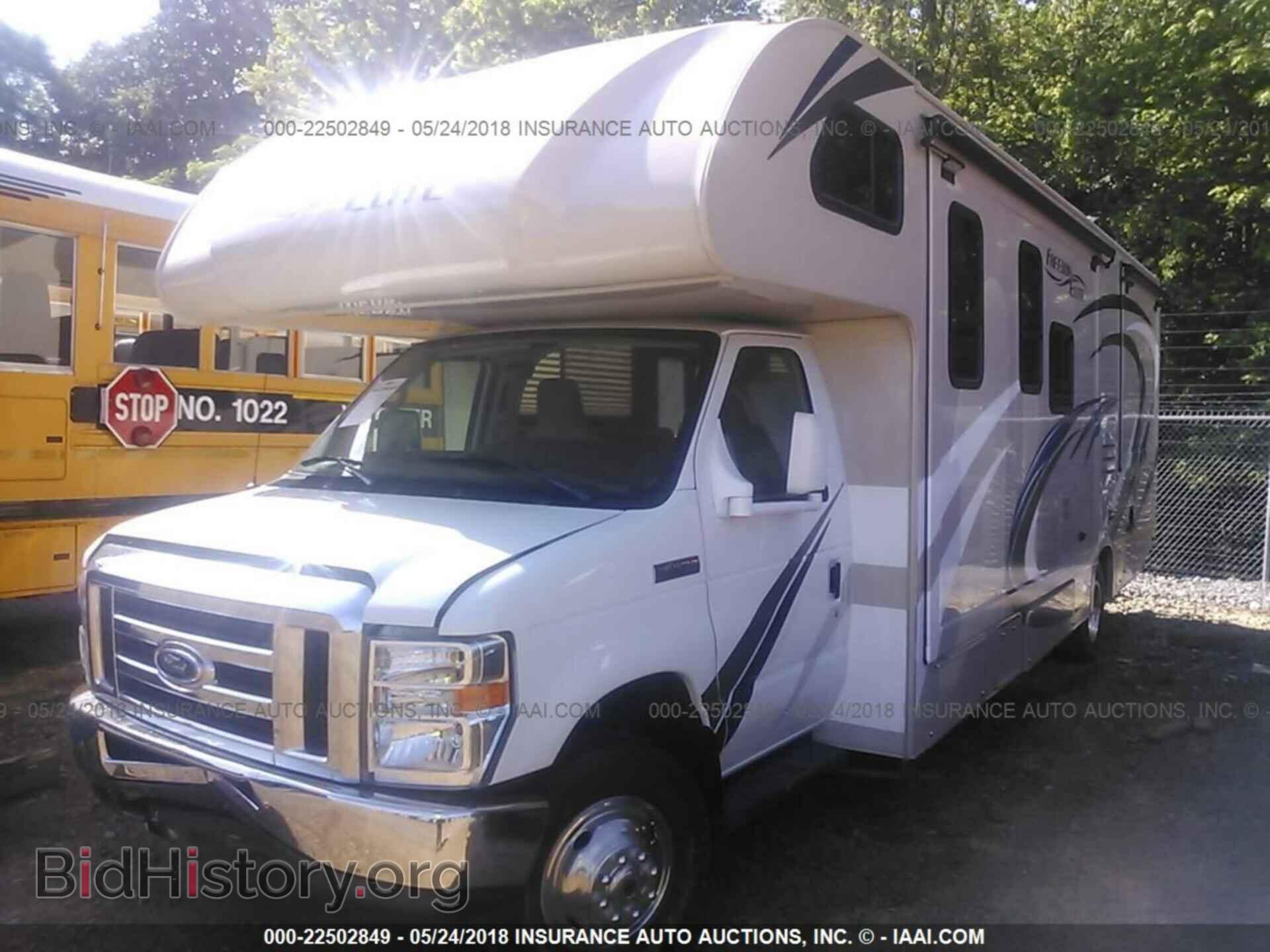 2017 Ford Econoline - VIN: 1FDXE4FS9HDC55441 - Фото 2