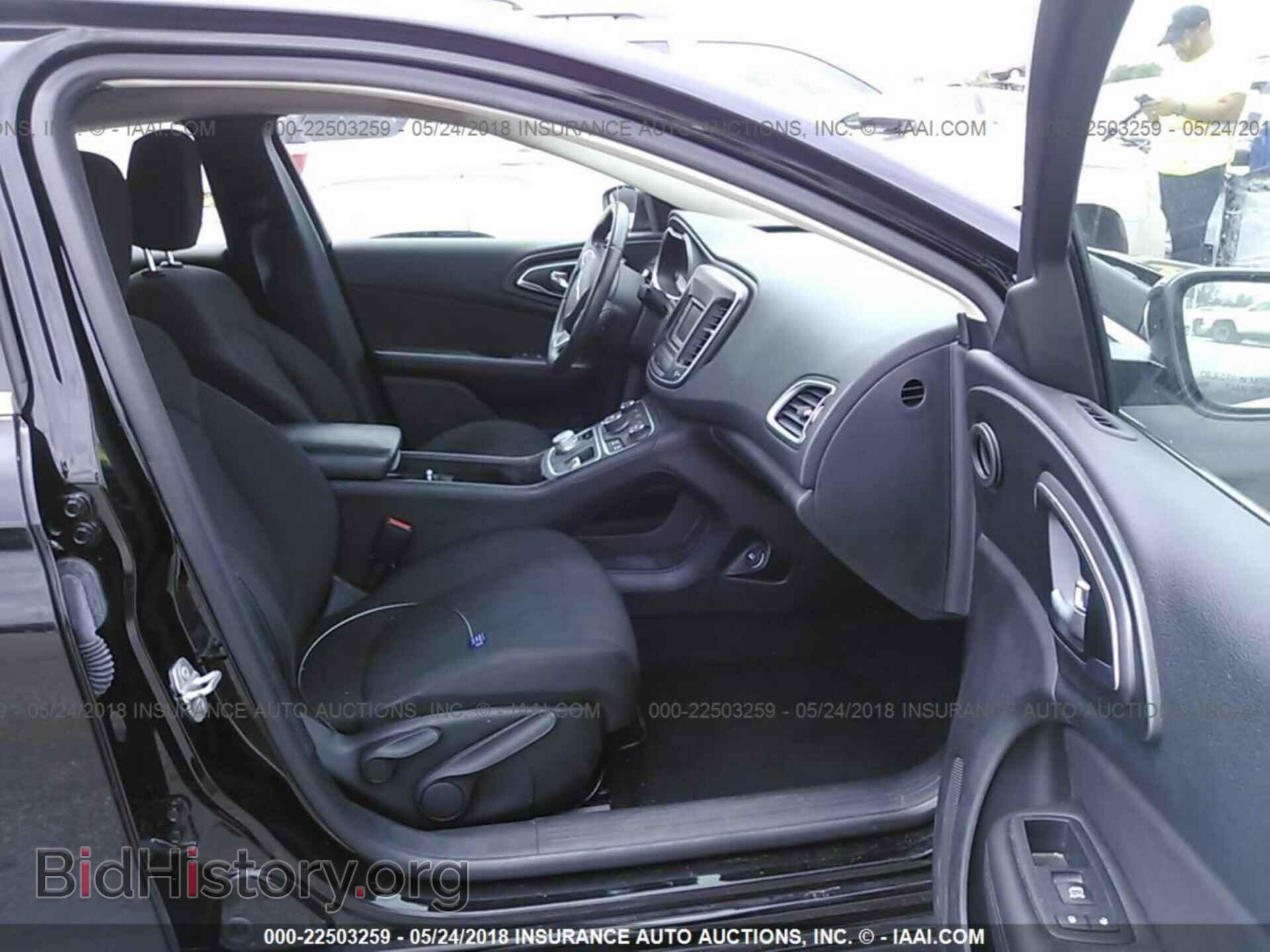 2016 Chrysler 200 - VIN: 1C3CCCAB8GN131863 - Photo 5
