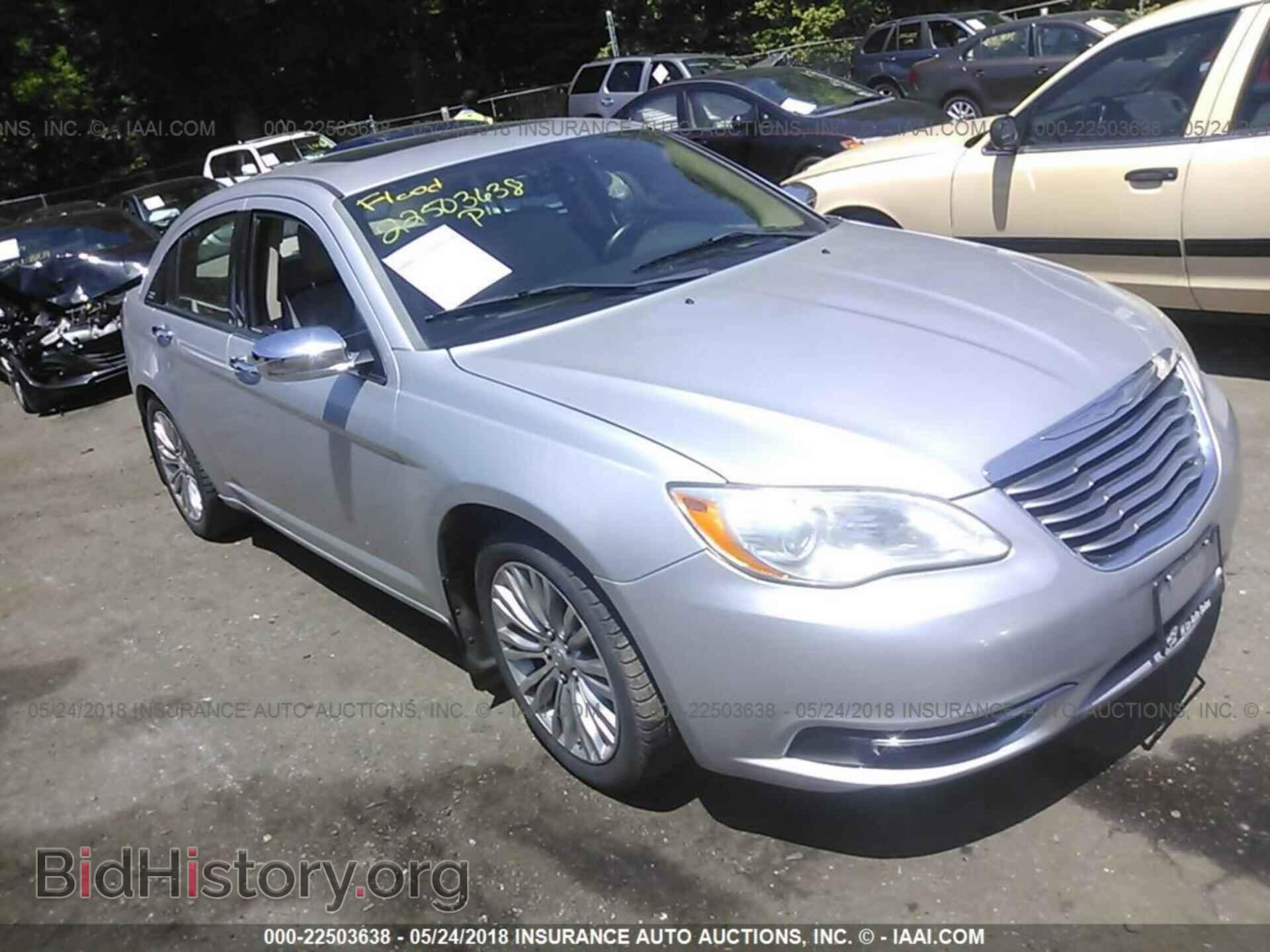 Photo 1C3BC2FG2BN526835 - Chrysler 200 2011
