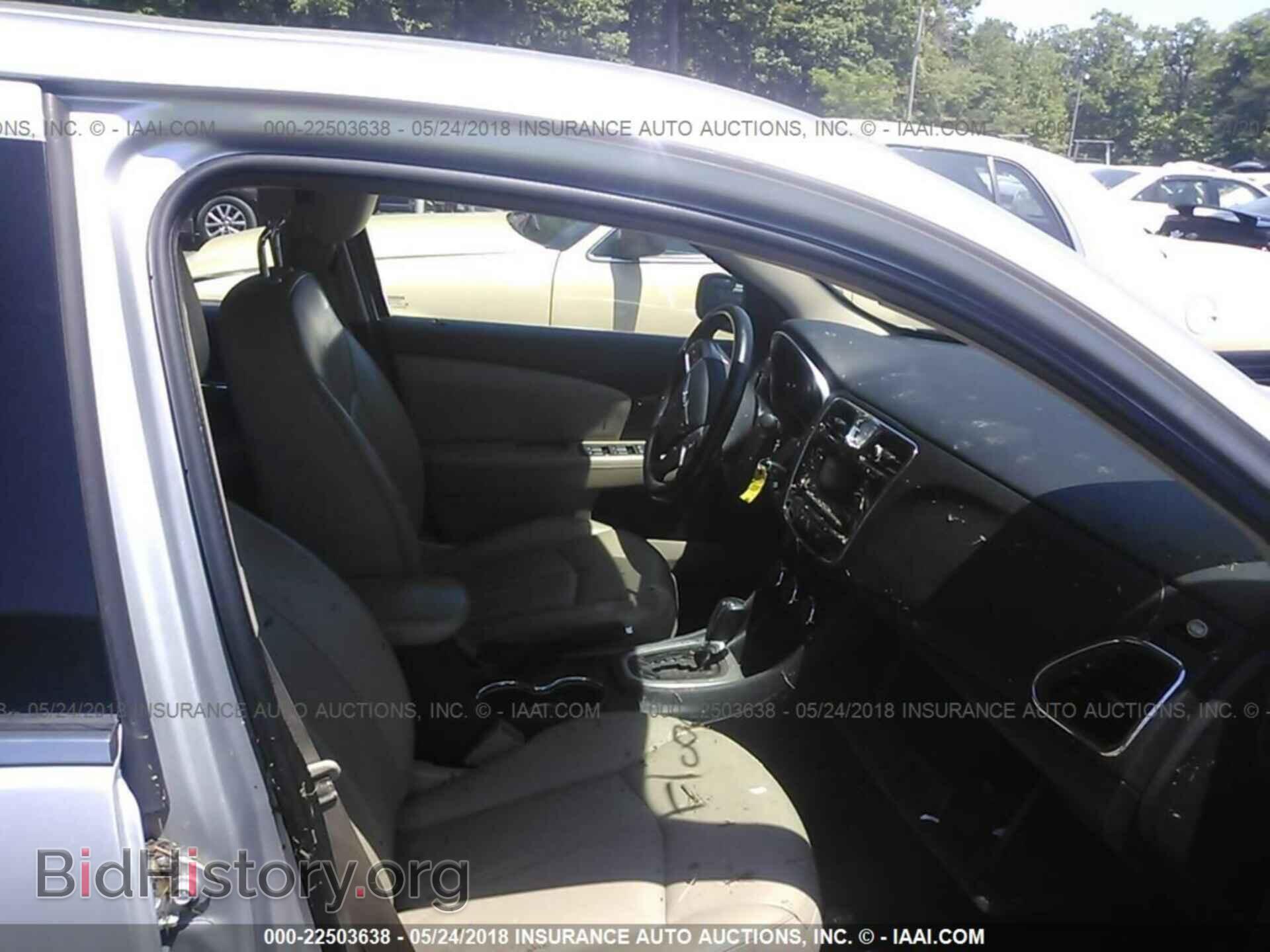 2011 Chrysler 200 - VIN: 1C3BC2FG2BN526835 - Photo 5