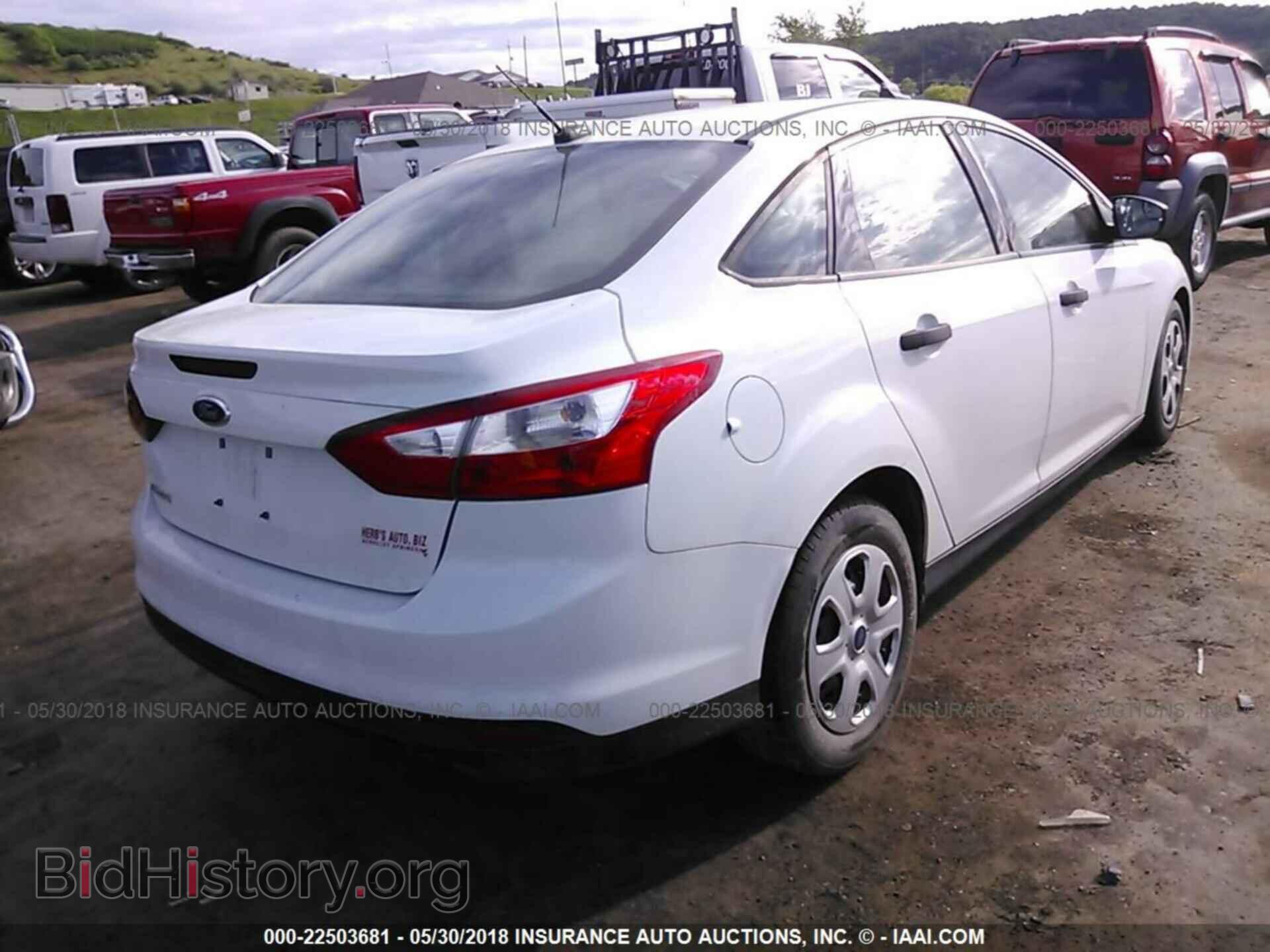 2013 Ford Focus - VIN: 1FADP3E28DL338085 - Photo 4
