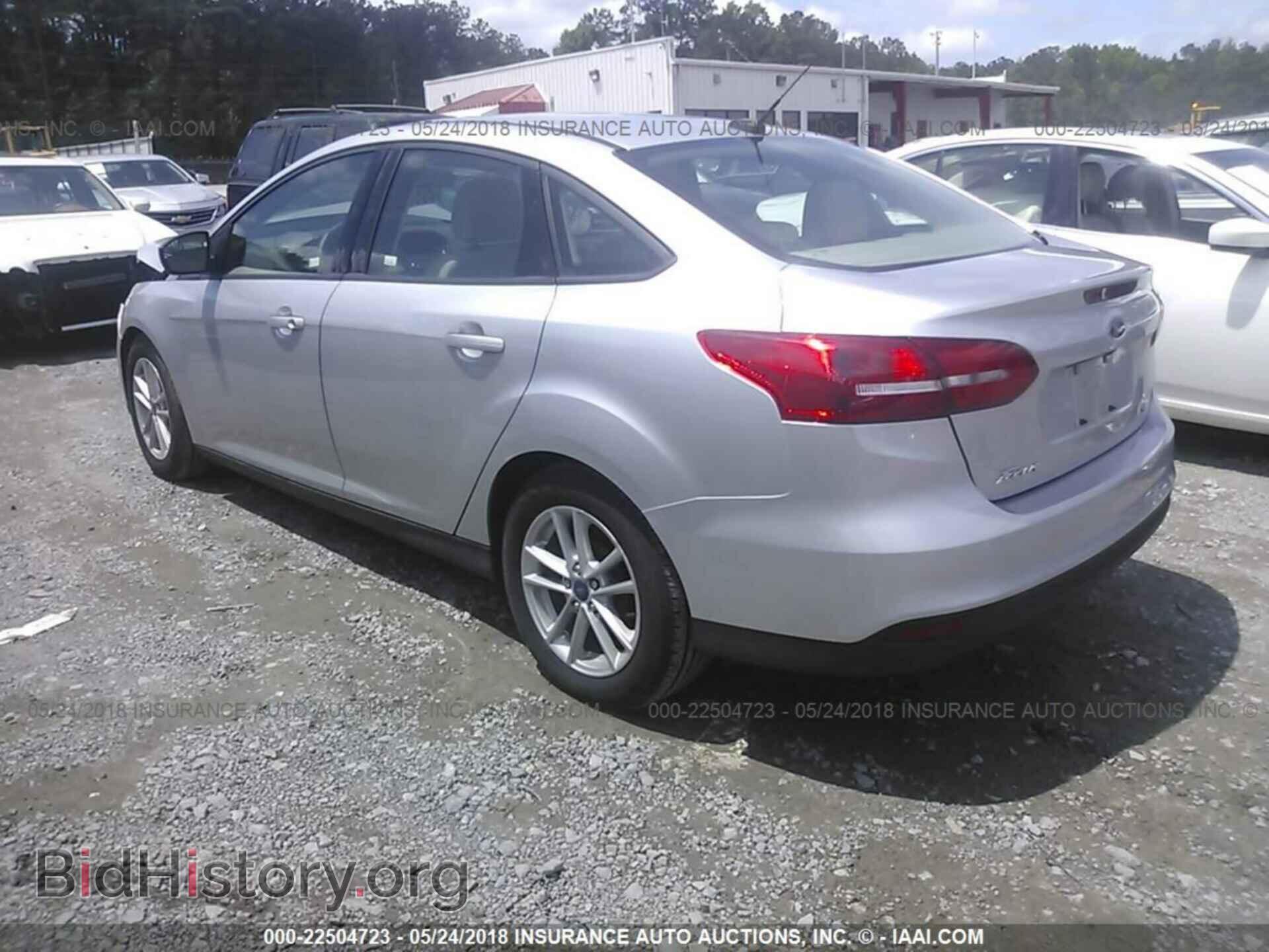 2018 Ford Focus - VIN: 1FADP3F22JL231768 - Фото 3