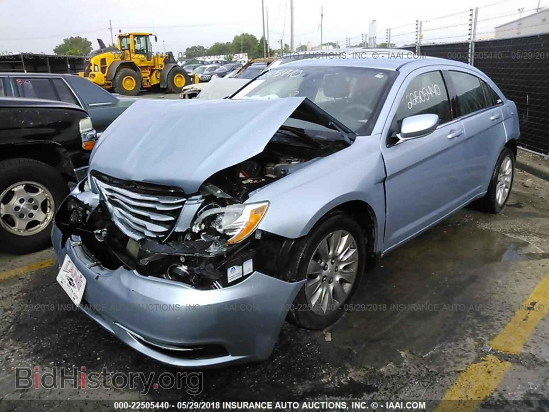 2014 Chrysler 200 - VIN: 1C3CCBAB0EN124137 - Фото 2