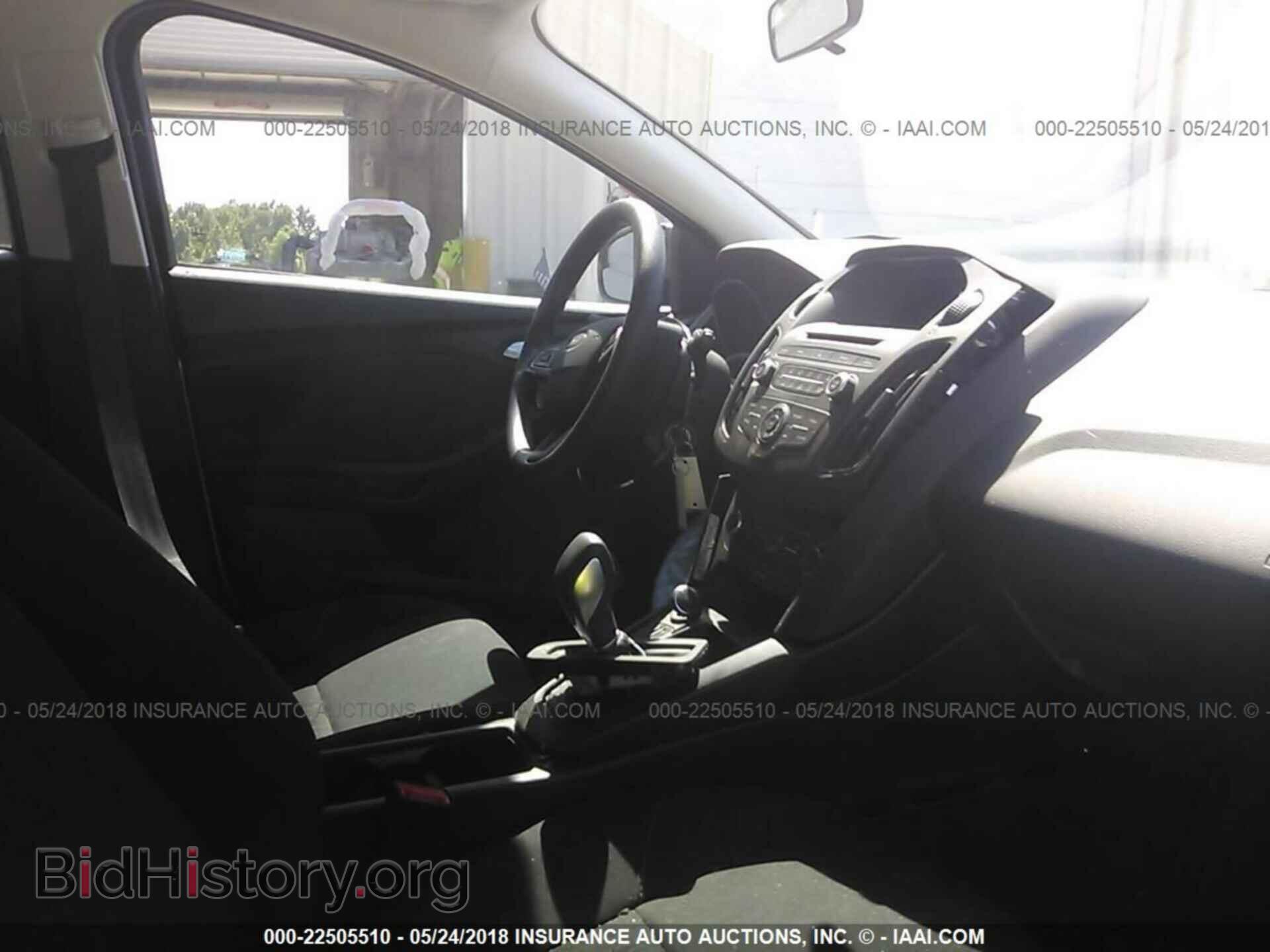 2017 Ford Focus - VIN: 1FADP3K26HL331193 - Photo 5