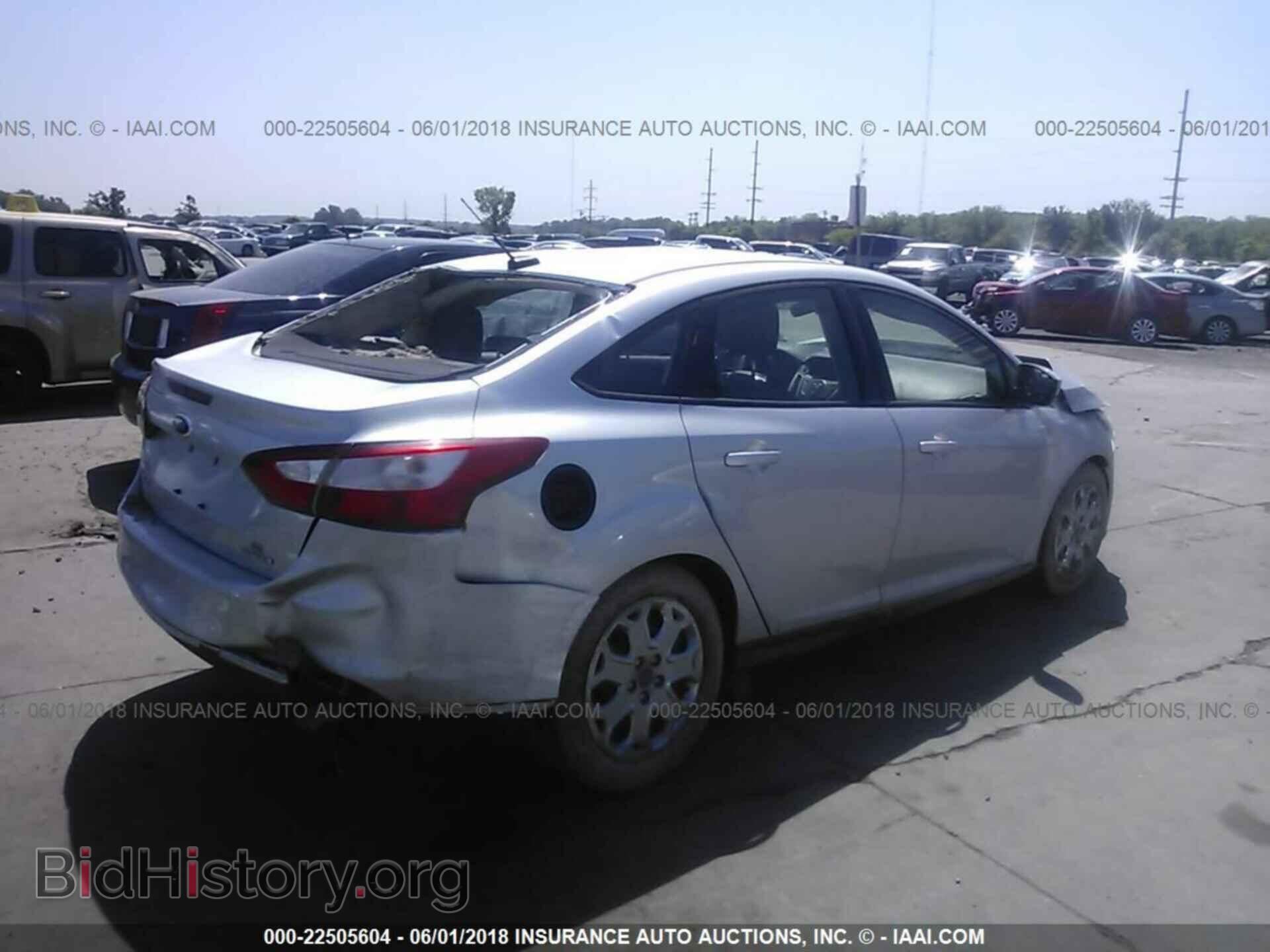 2012 Ford Focus - VIN: 1FAHP3F23CL379464 - Photo 4