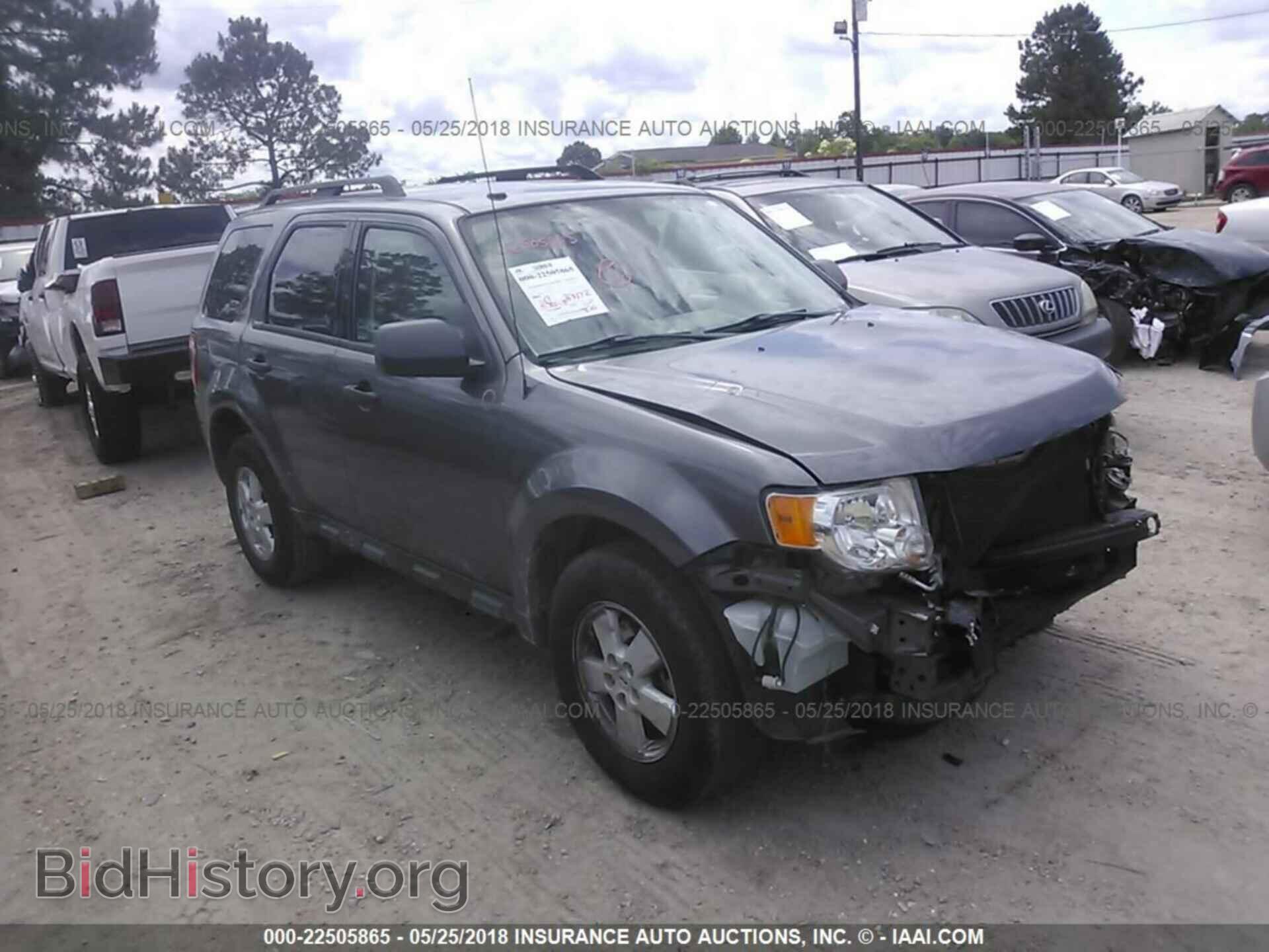 Photo 1FMCU0D75BKC08807 - Ford Escape 2011