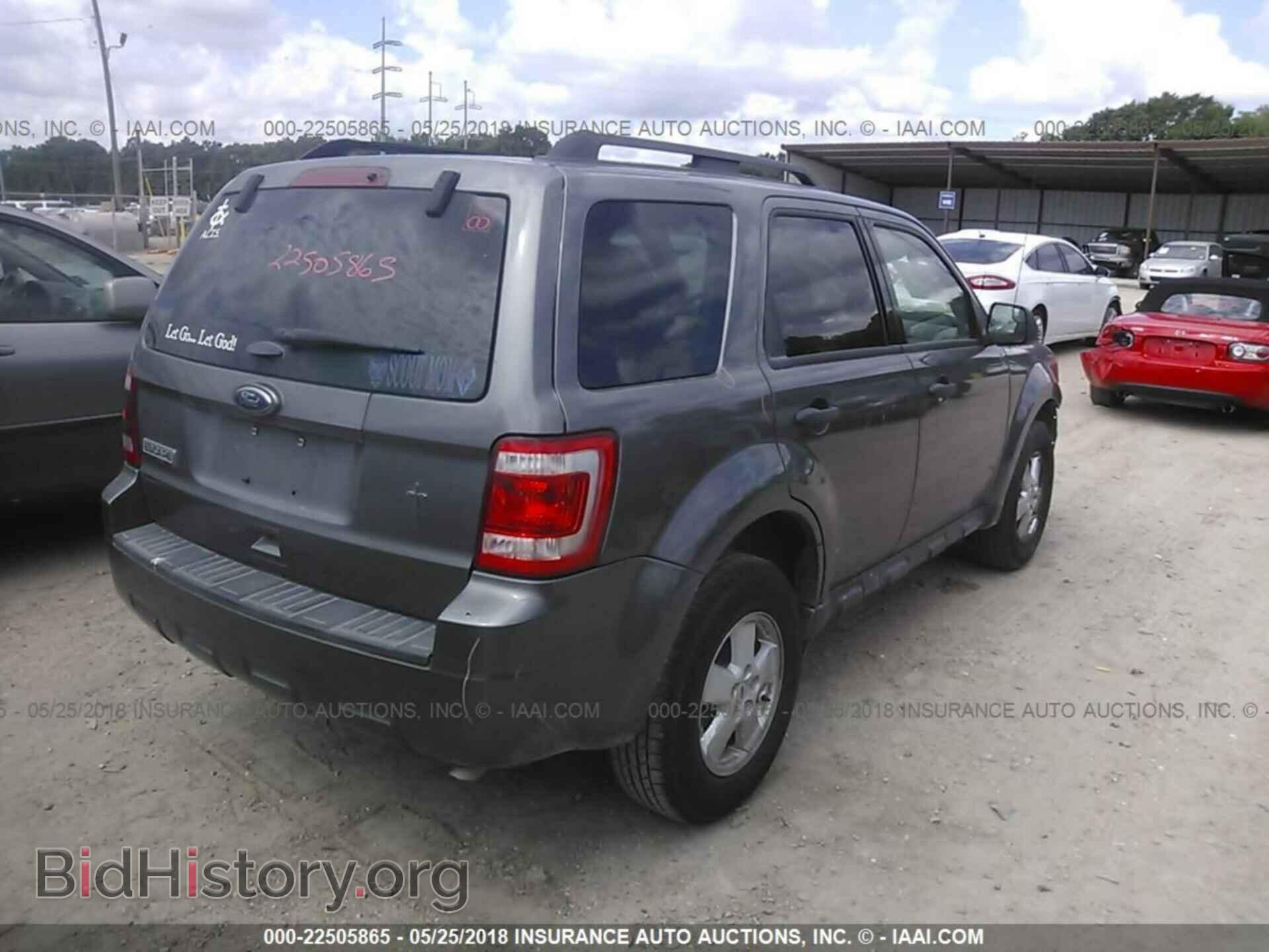 2011 Ford Escape - VIN: 1FMCU0D75BKC08807 - Photo 4