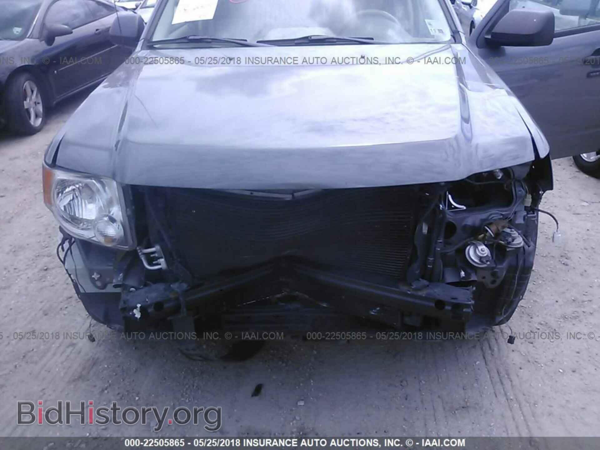 2011 Ford Escape - VIN: 1FMCU0D75BKC08807 - Photo 6