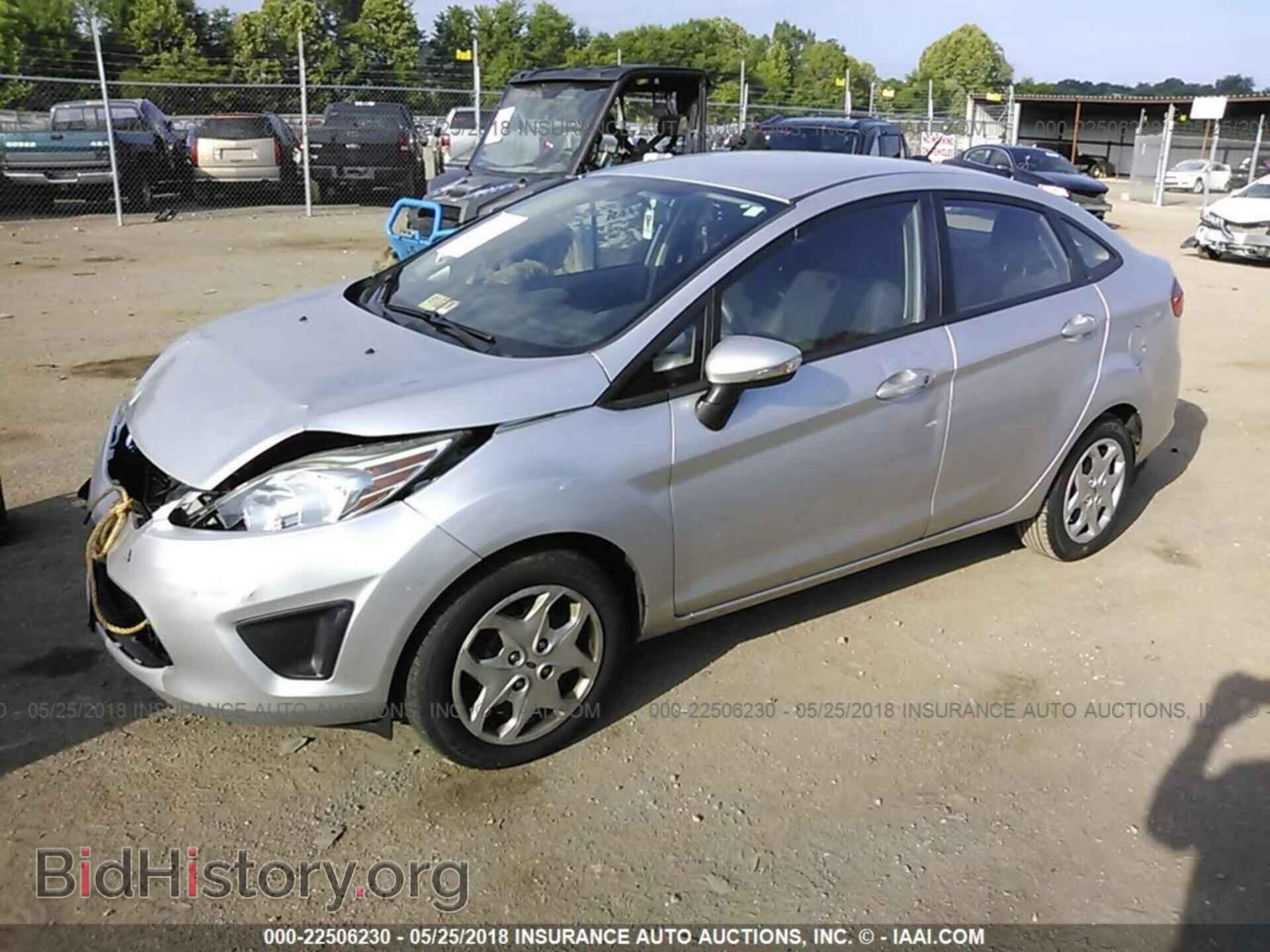 2013 Ford Fiesta - VIN: 3FADP4BJ1DM204826 - Фото 2