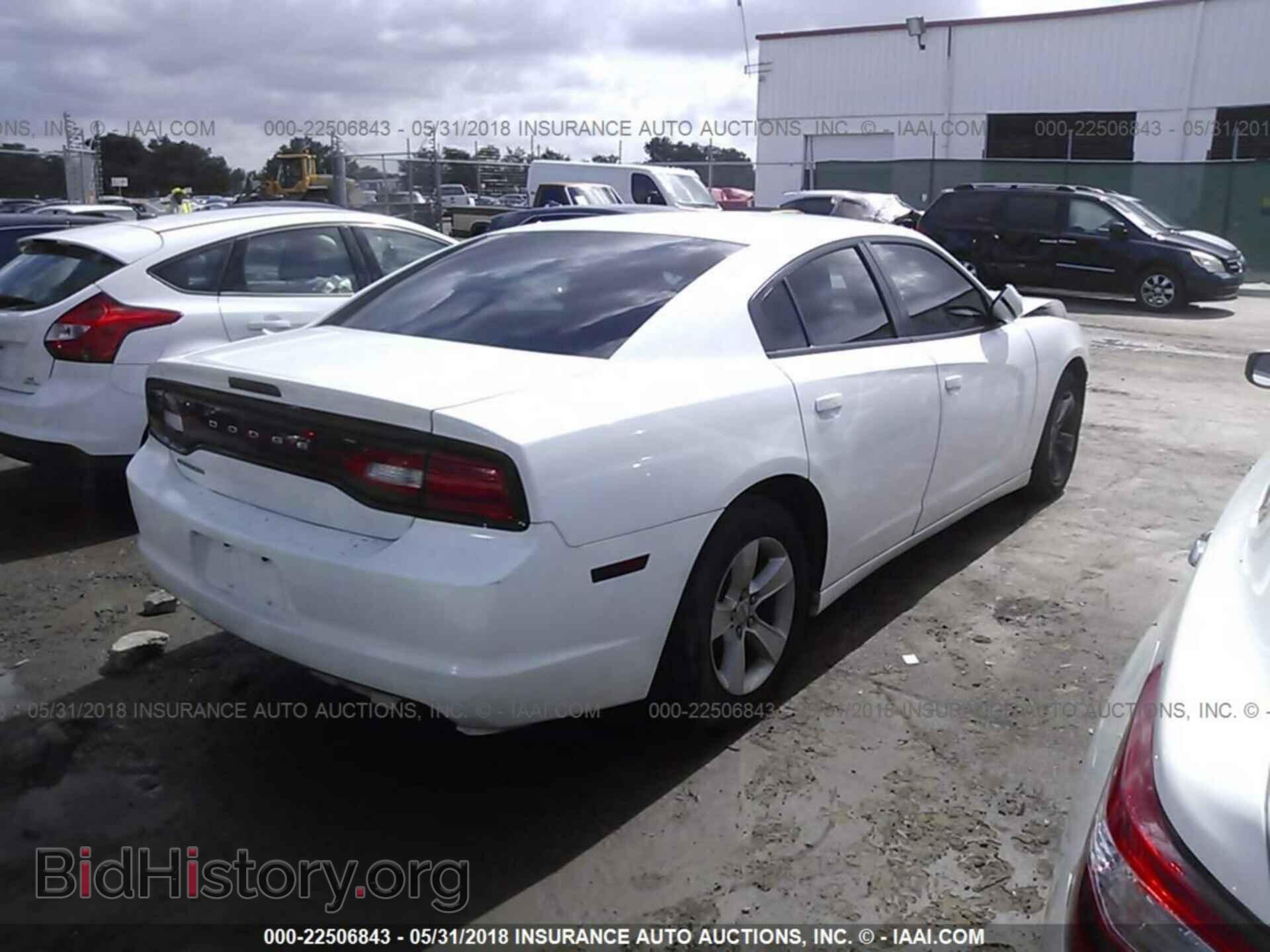 2013 Dodge Charger - VIN: 2C3CDXBG6DH584155 - Photo 4