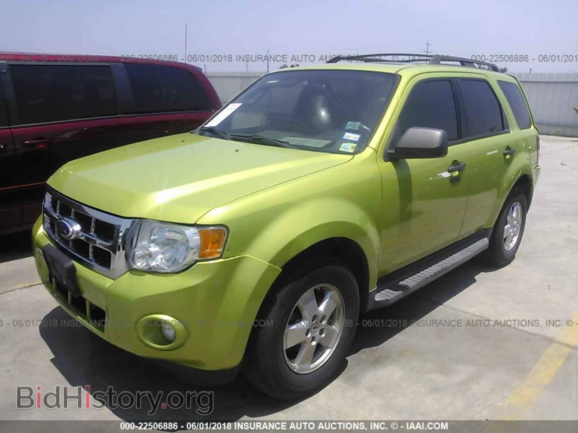 2011 Ford Escape - VIN: 1FMCU0DG1BKB72324 - Photo 2