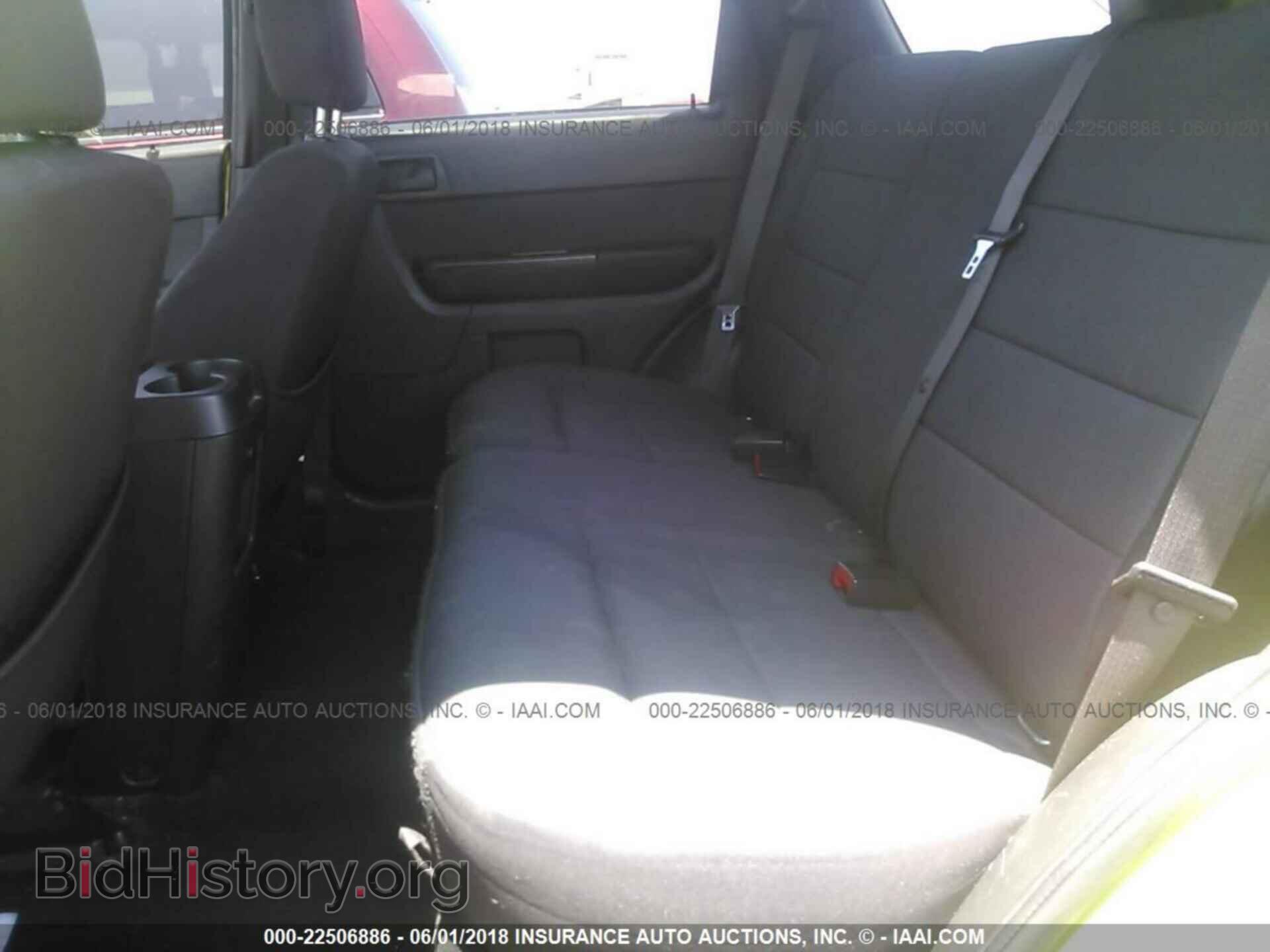 2011 Ford Escape - VIN: 1FMCU0DG1BKB72324 - Photo 8