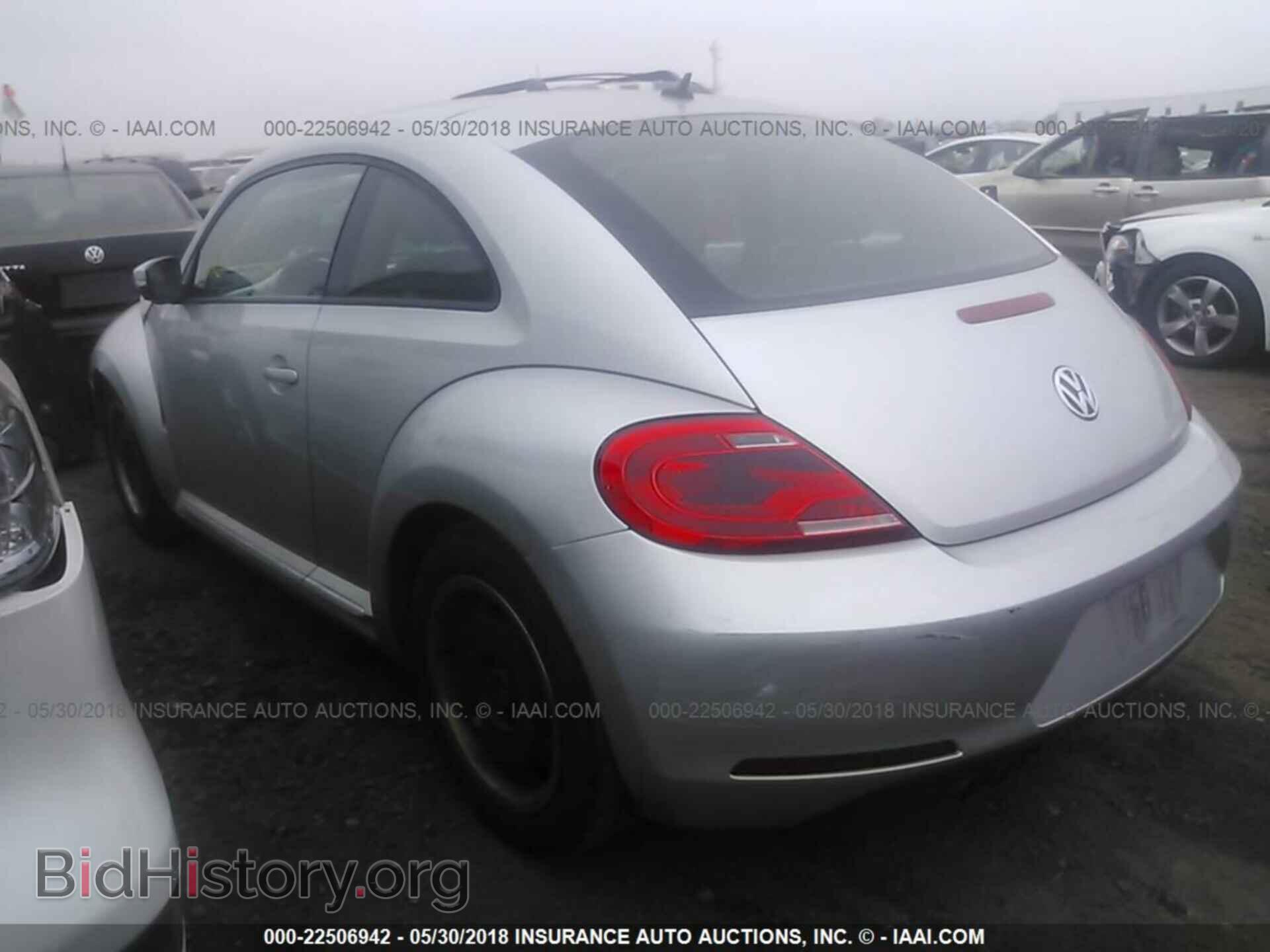 2012 Volkswagen Beetle - VIN: 3VWJP7AT0CM601599 - Фото 3