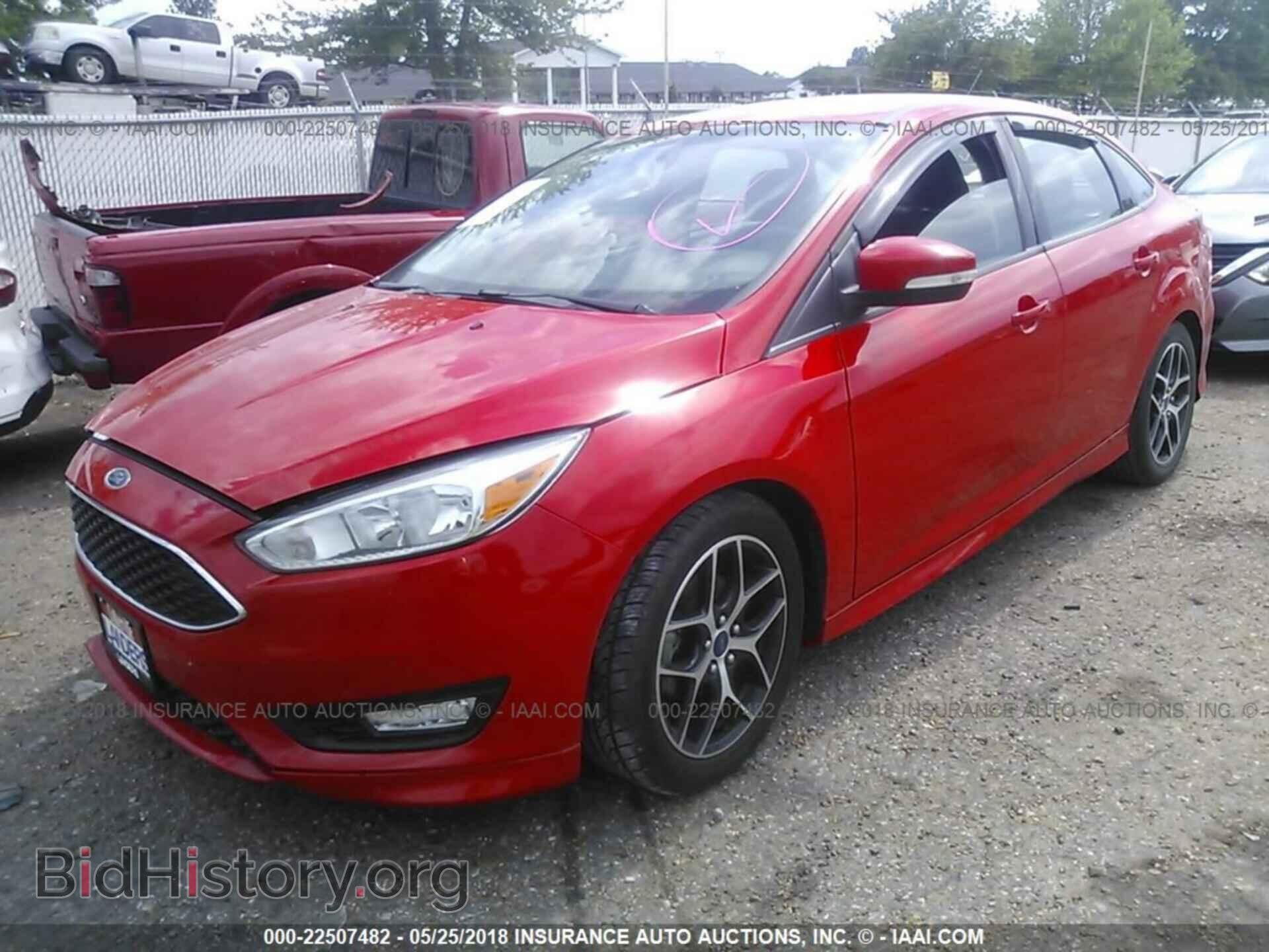 2015 Ford Focus - VIN: 1FADP3F24FL372591 - Photo 2